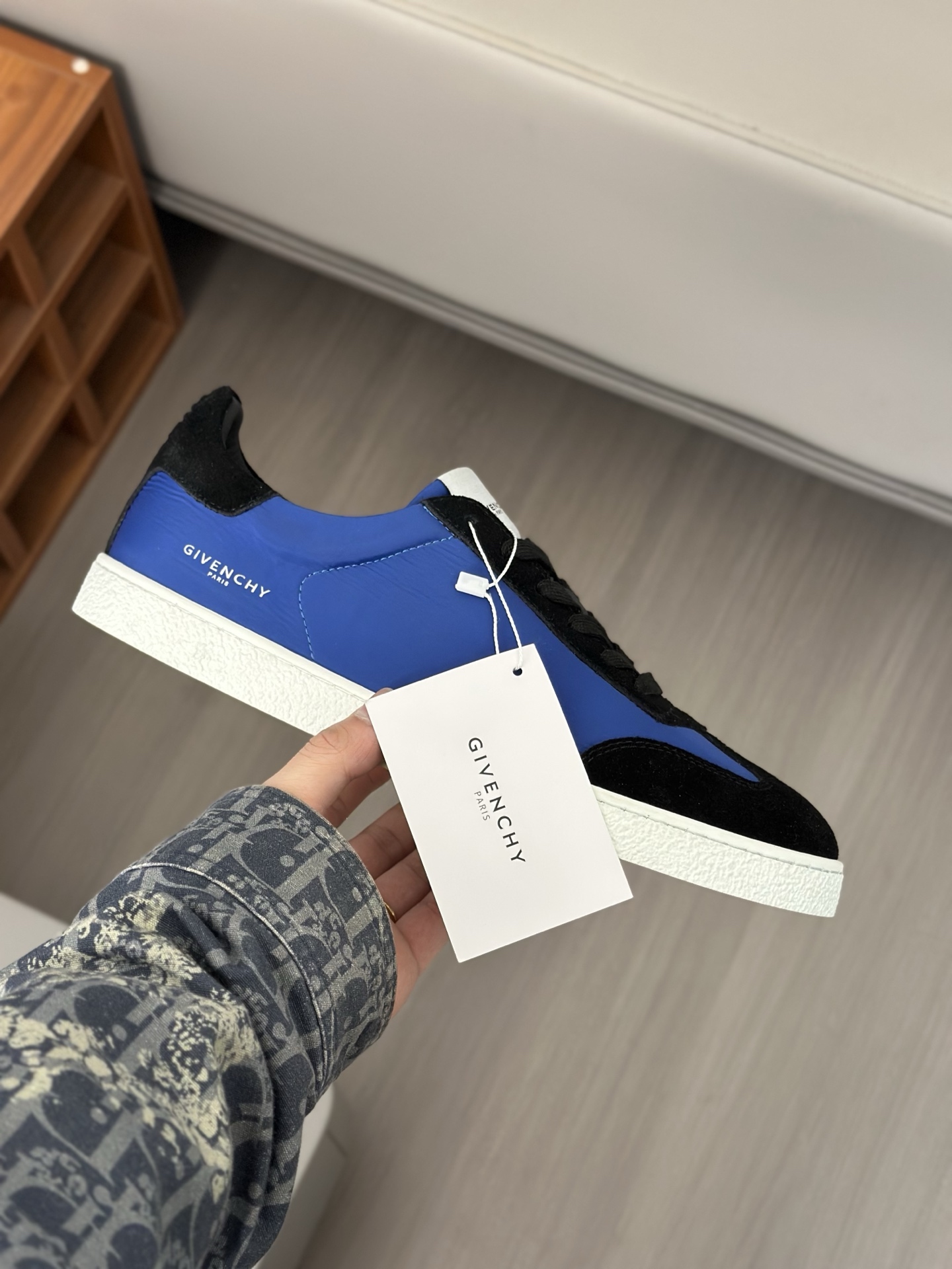 Givenchy Men's Low-Top Casual Sneakers - Breathable Canvas, Stylish & Versatile 7 i1742766531323 6069 0 5