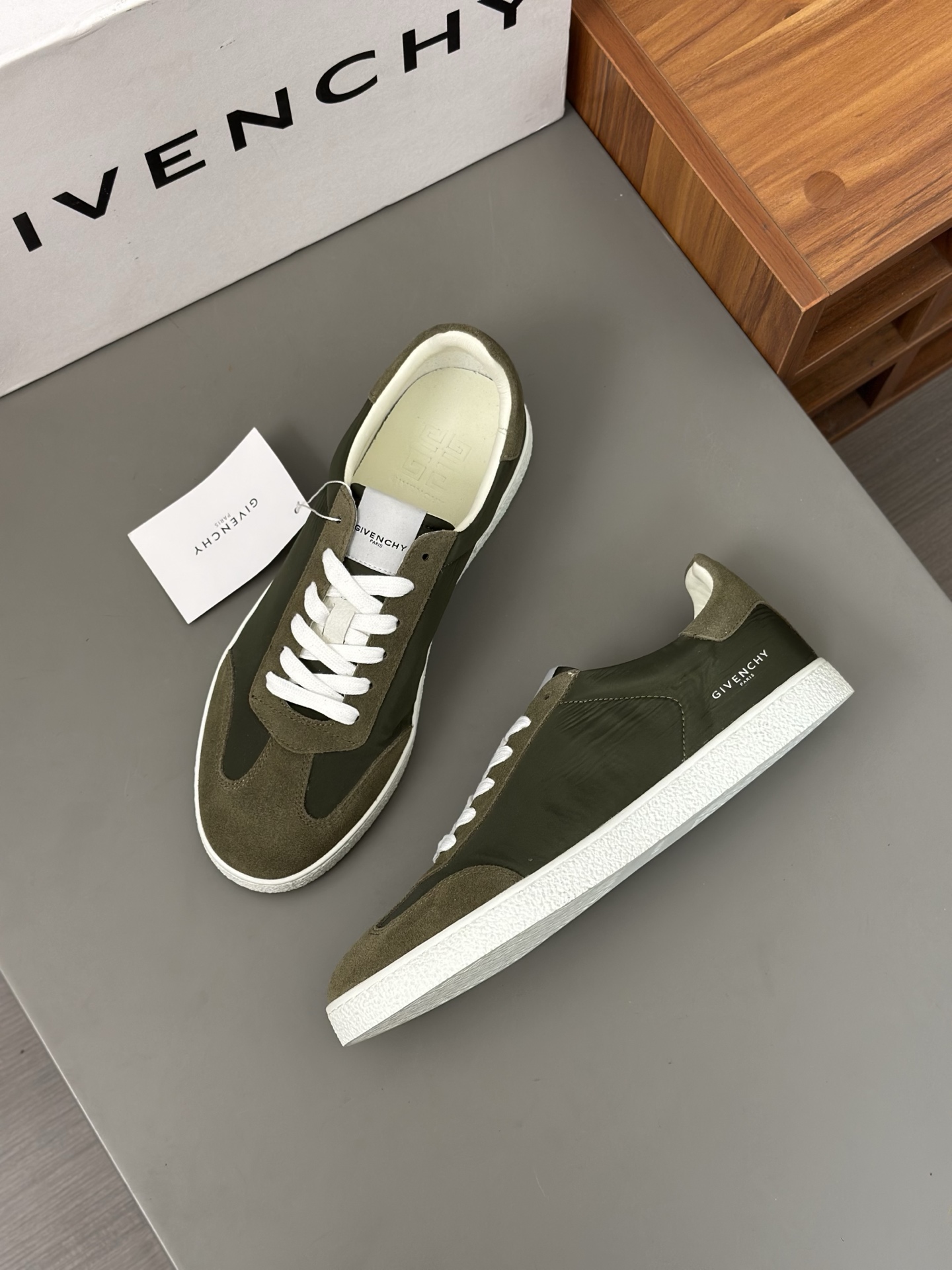 Givenchy Men's Low-Top Canvas Sneakers with 4G Logo - Stylish & Comfortable 3 i1742766617353 5258 0 1