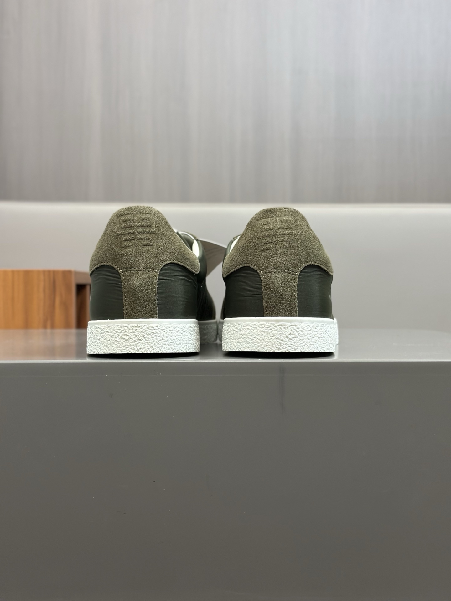 Givenchy Men's Low-Top Canvas Sneakers with 4G Logo - Stylish & Comfortable 10 i1742766617463 9822 0 8