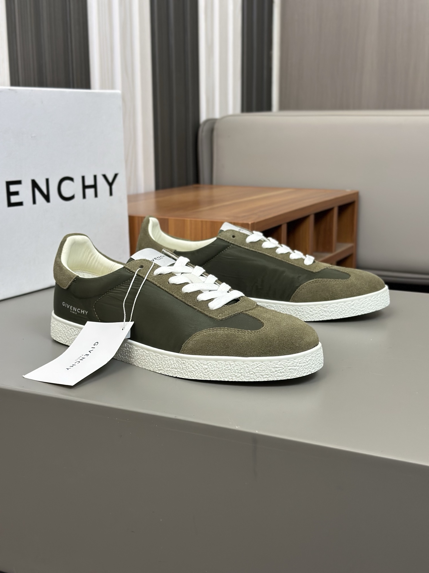 Givenchy Men's Low-Top Canvas Sneakers with 4G Logo - Stylish & Comfortable 4 i1742766618790 1907 0 2