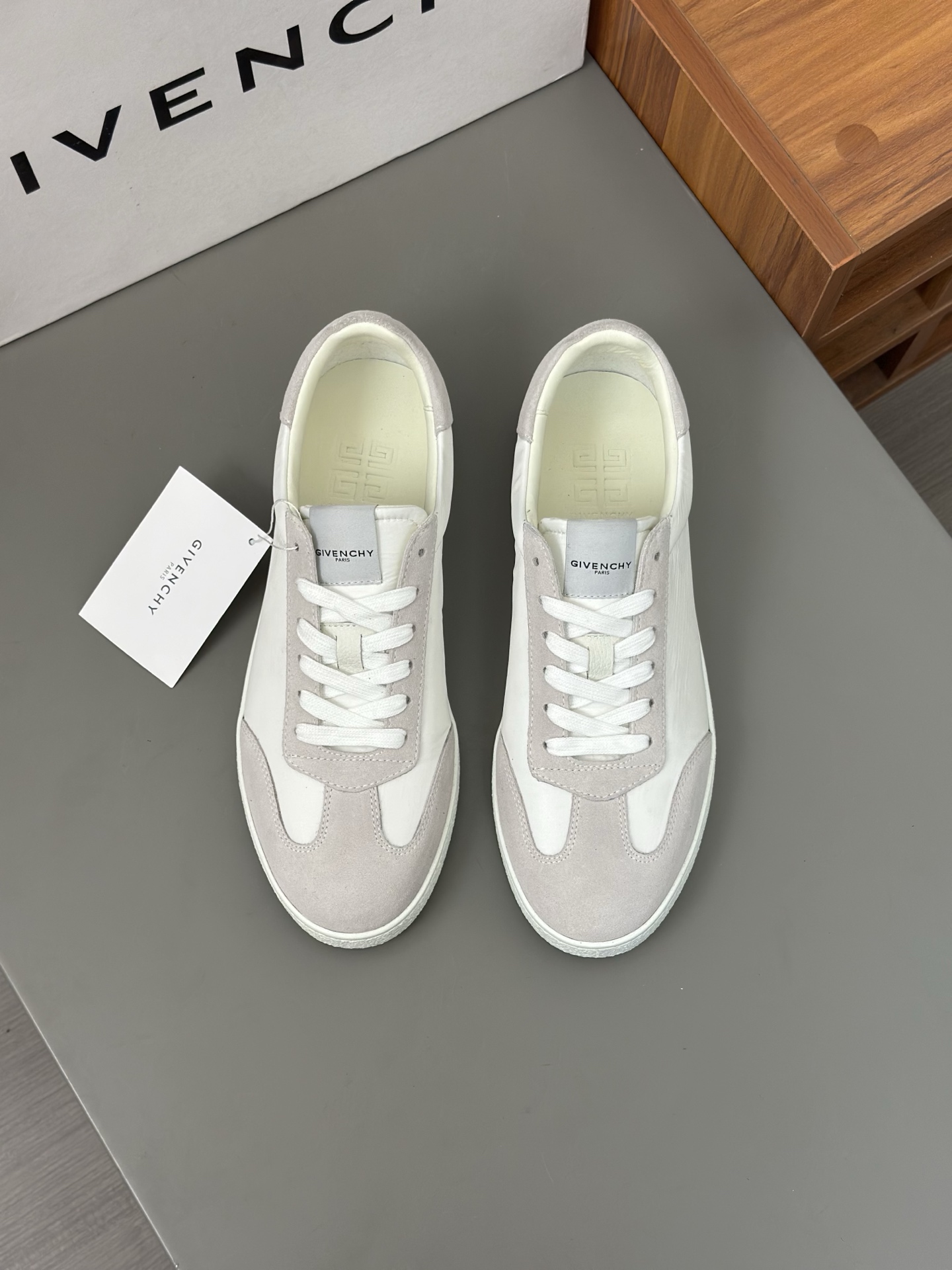 Givenchy Men's Low-Top Sneakers White Canvas Stylish Casual Shoes Size 39-44 1 Givenchy Men's Low-Top Sneakers White Canvas Stylish Casual Shoes Size 39-44