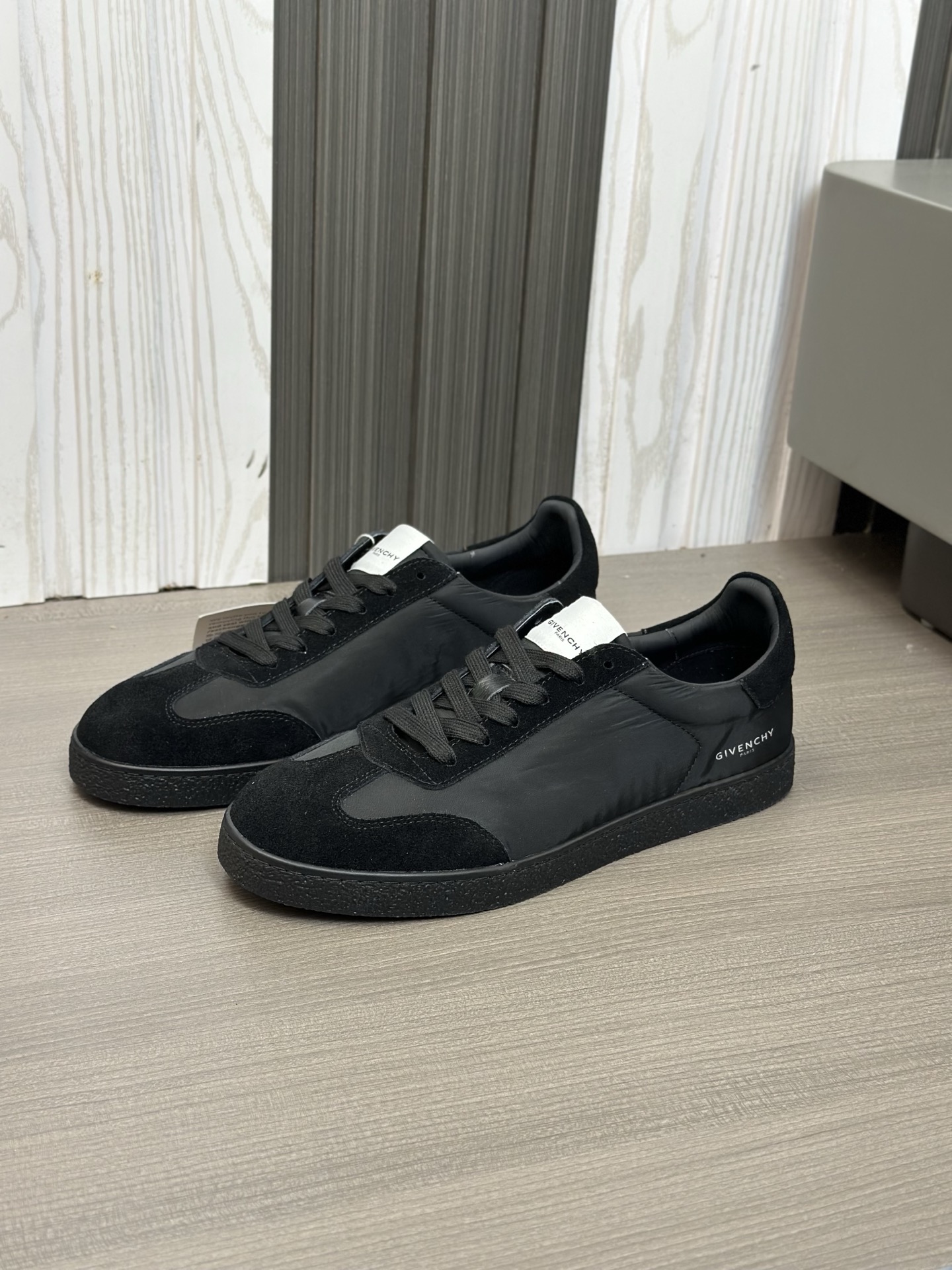 GIVENCHY Men's Low-Top Canvas Sneakers, Breathable and Comfortable 6 i1742766726451 3695 0 4
