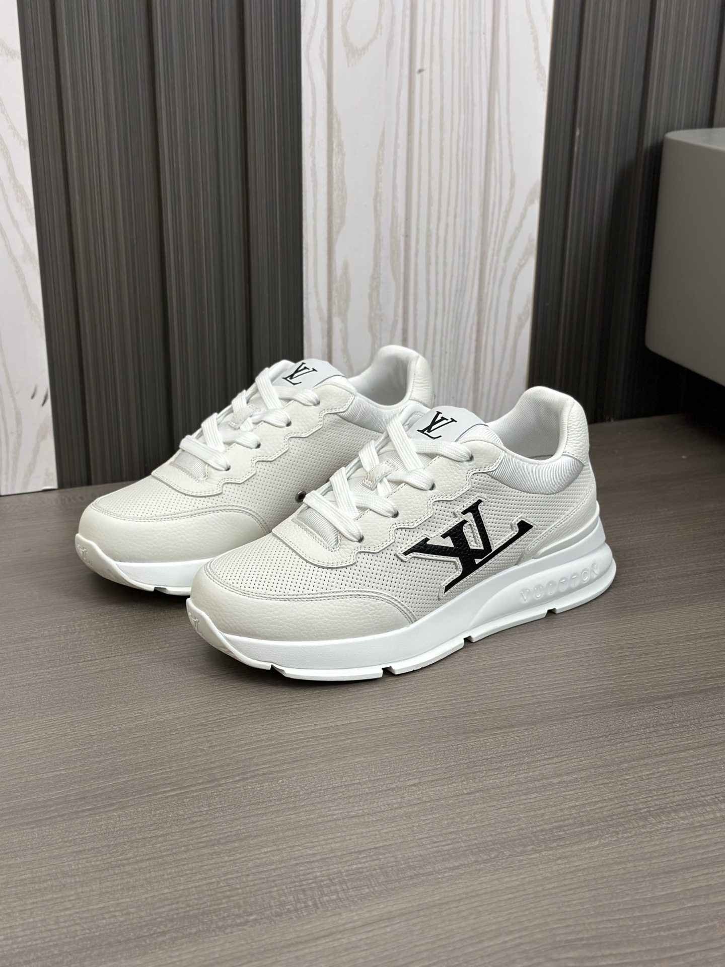 Louis Vuitton Trainer Sneakers White, Premium Quality, Comfortable and Stylish 7 i1742884327071 6007 0 5