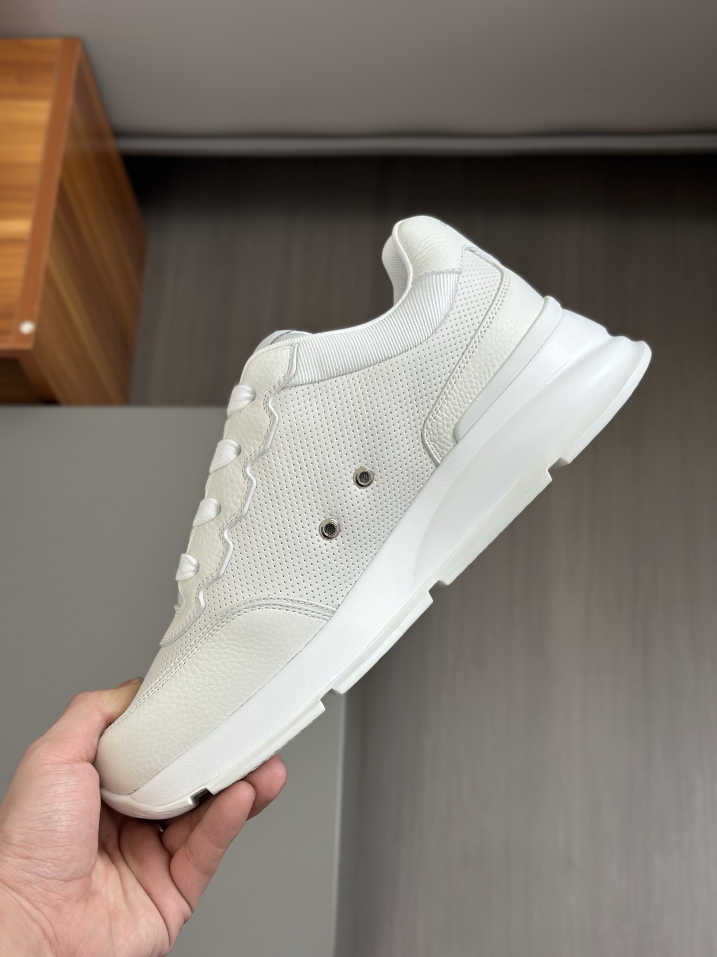 Louis Vuitton Trainer Sneakers White, Premium Quality, Comfortable and Stylish 9 i1742884328450 8156 0 7