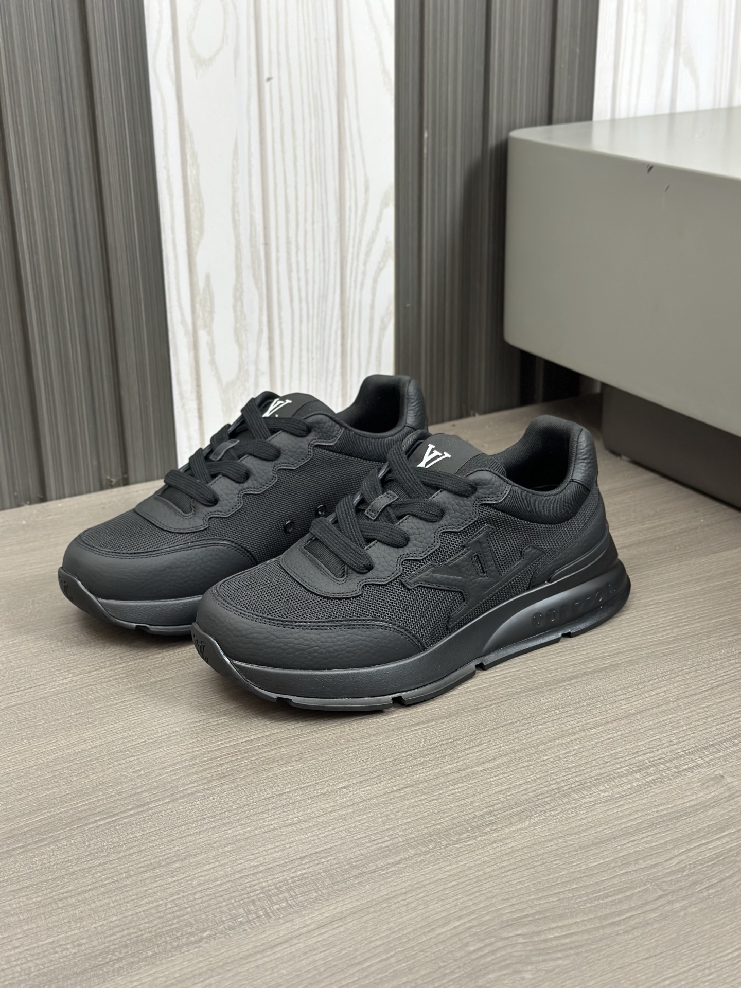 Louis Vuitton Trainer Sneakers: Upgraded Quality, Stylish Design, Limited Edition 7 i1742884336072 3056 0 5