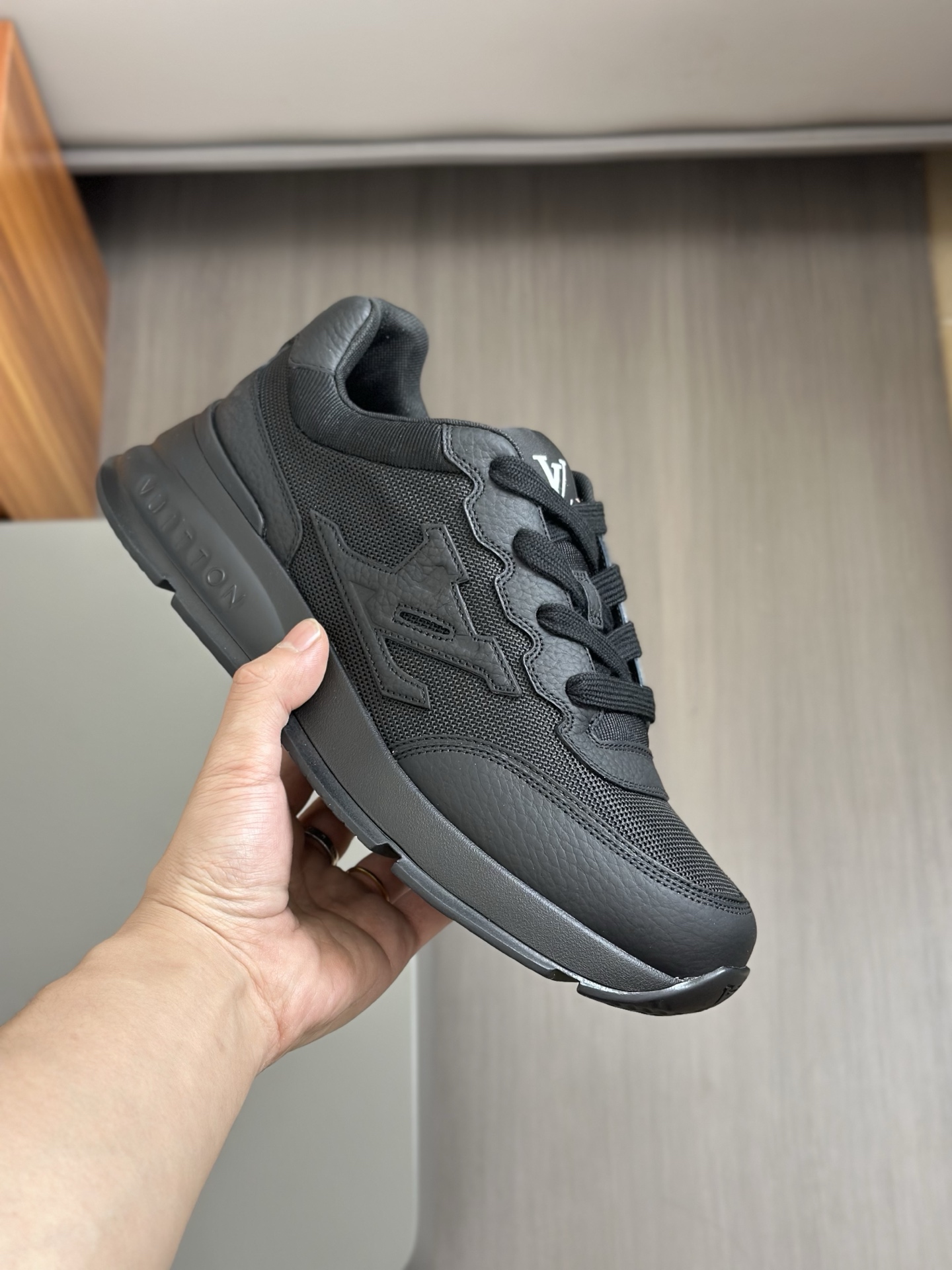 Louis Vuitton Trainer Sneakers: Upgraded Quality, Stylish Design, Limited Edition 6 i1742884336277 7394 0 4