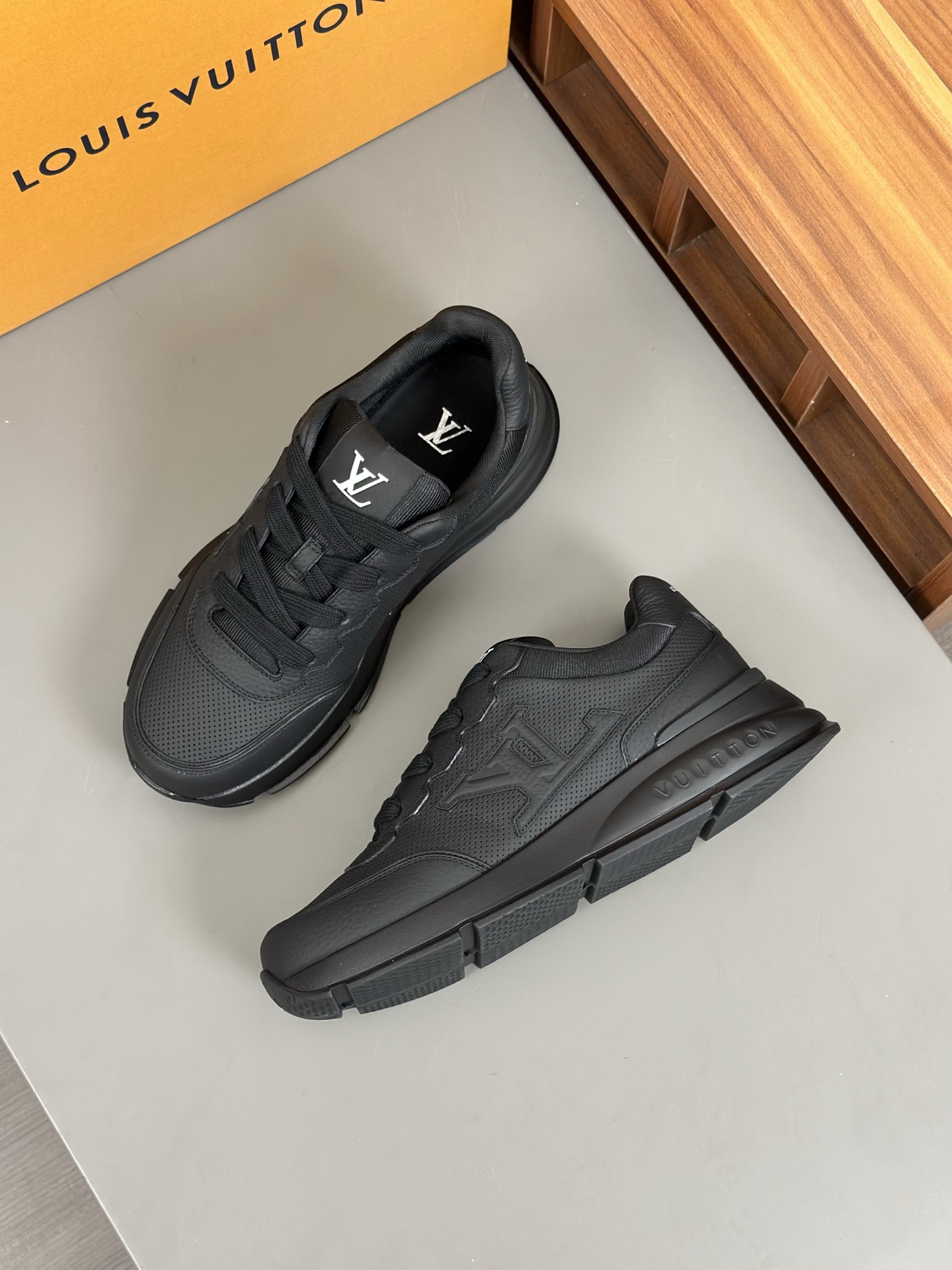 Louis Vuitton Trainer Sneakers: Premium Quality, Stylish Design - Shop Now! 3 i1742884344244 4532 0 1