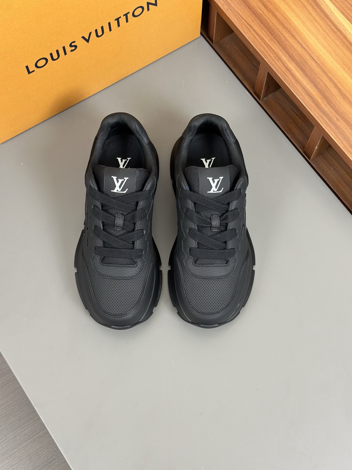Louis Vuitton Trainer Sneakers: Premium Quality, Stylish Design - Shop Now! 2 i1742884344268 2978 0 0