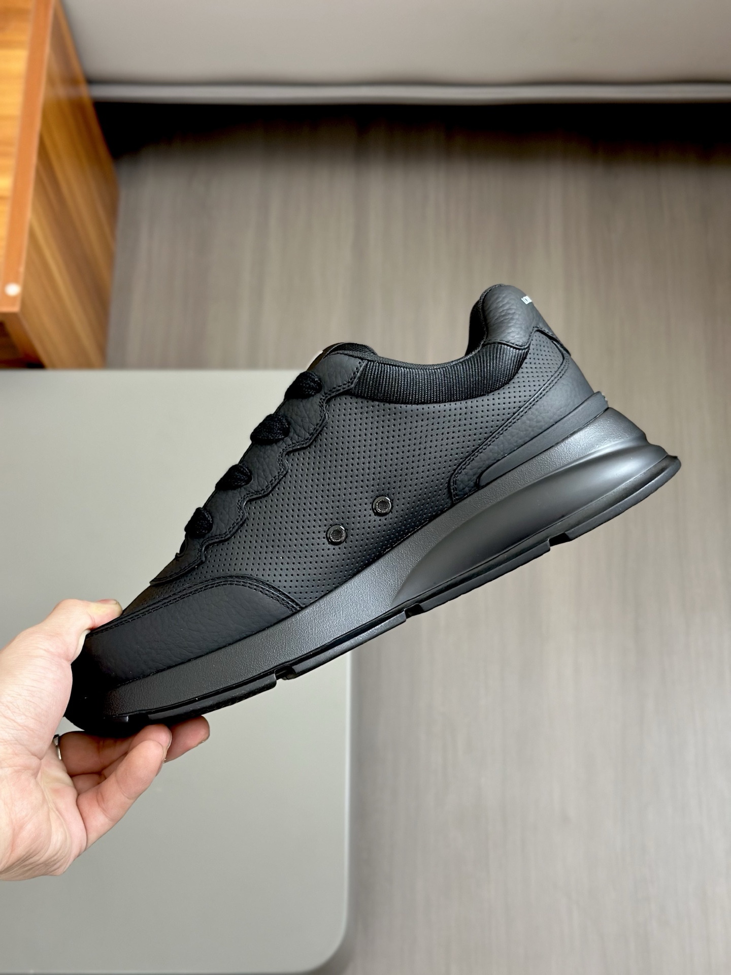 Louis Vuitton Trainer Sneakers: Premium Quality, Stylish Design - Shop Now! 8 i1742884344406 950 0 6
