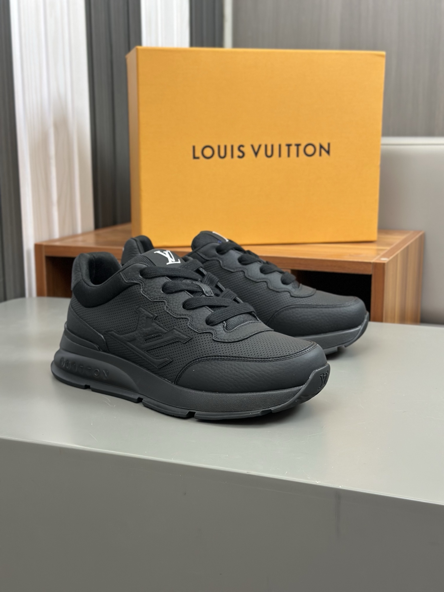 Louis Vuitton Trainer Sneakers: Premium Quality, Stylish Design - Shop Now! 5 i1742884345726 9018 0 3