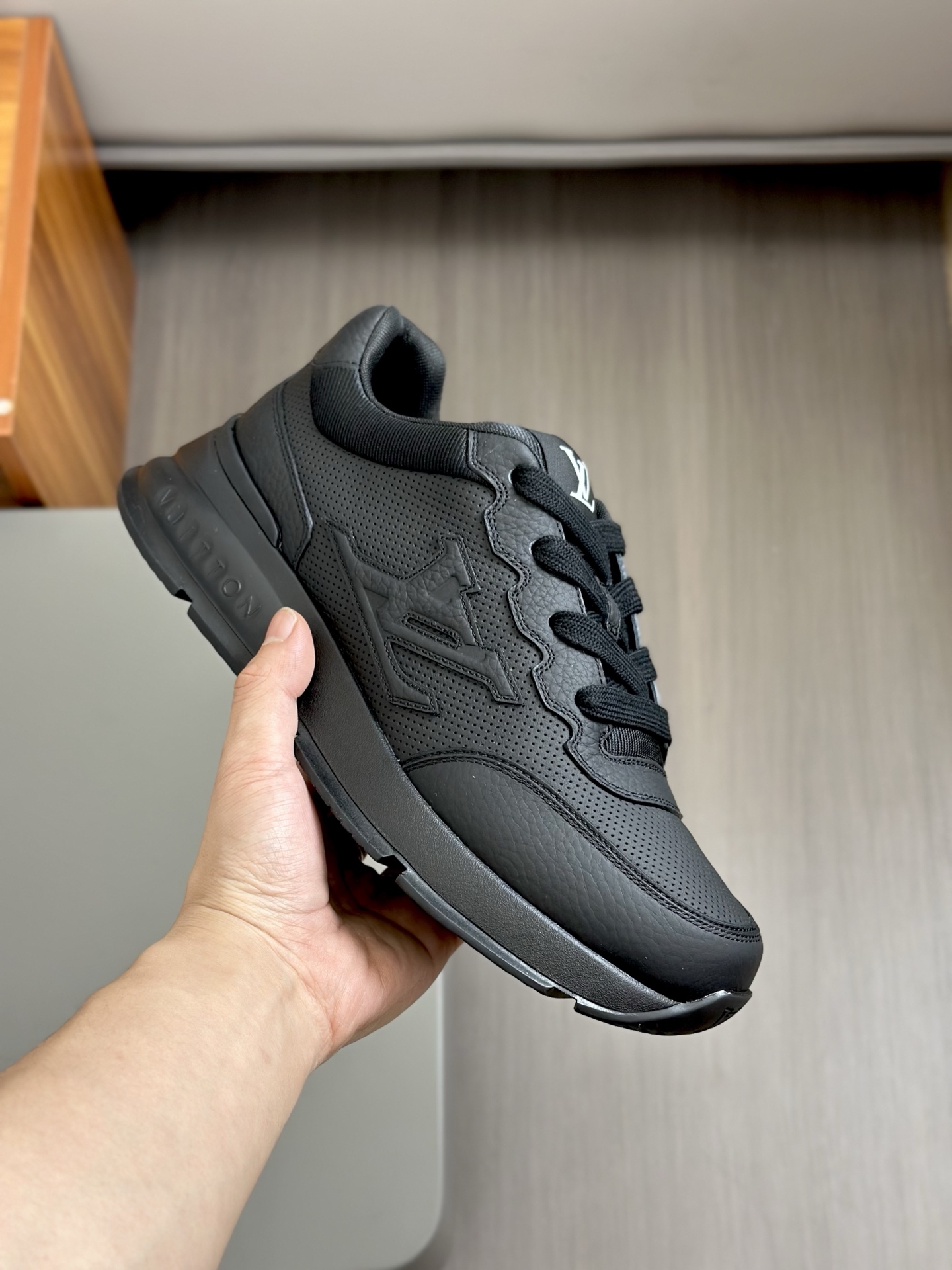 Louis Vuitton Trainer Sneakers: Premium Quality, Stylish Design - Shop Now! 6 i1742884345743 2961 0 4