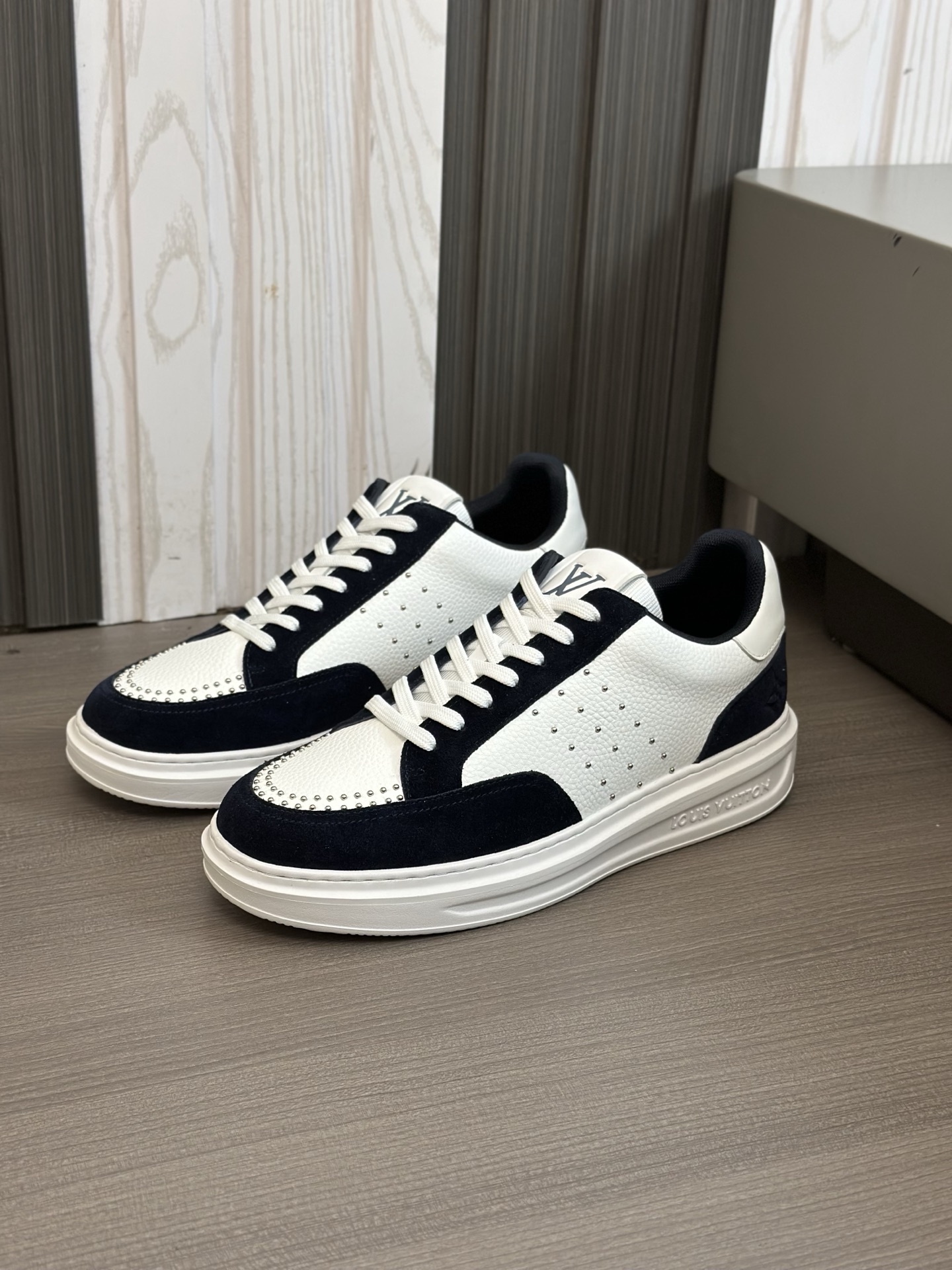 Louis Vuitton Beverly Hills Monogram Sneakers in White Leather - Size 38-44 7 i1743148300020 6183 0 5