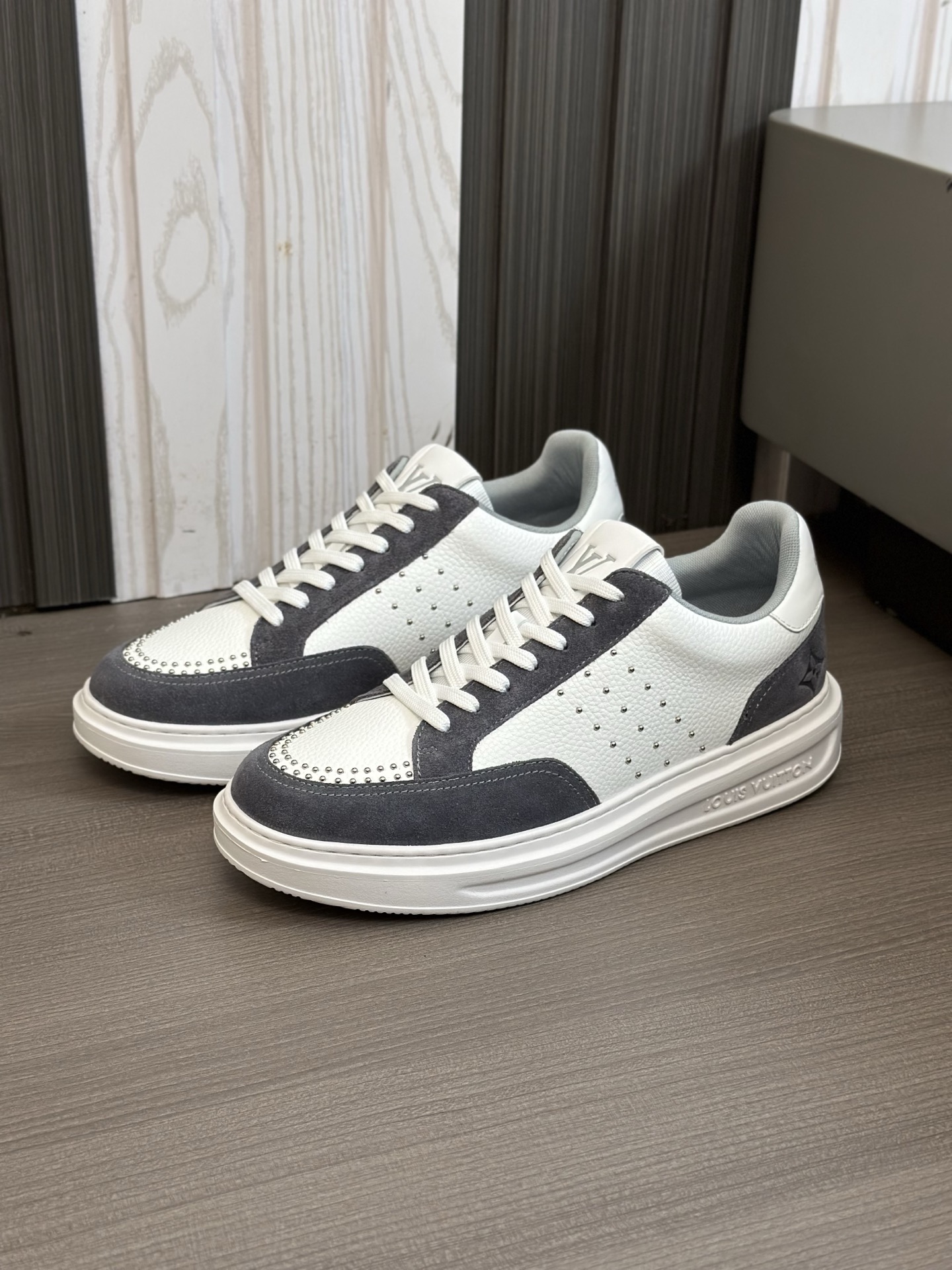 Louis Vuitton Beverly Hills Men's Sneakers Monogram Leather White and Gray 7 i1743148313968 2259 0 5