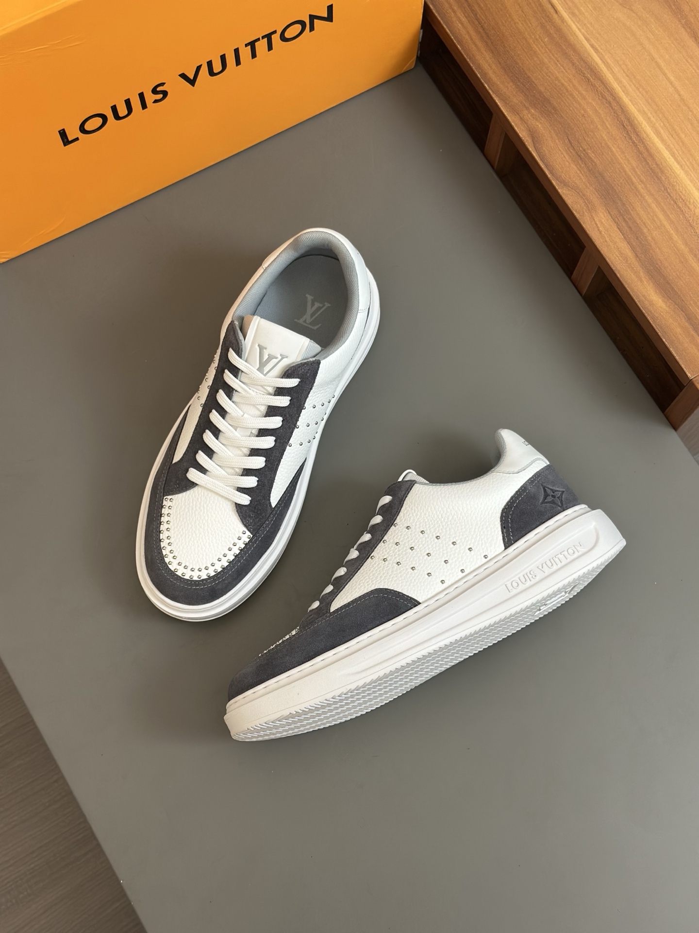 Louis Vuitton Beverly Hills Men's Sneakers Monogram Leather White and Gray 6 i1743148314801 1317 0 4