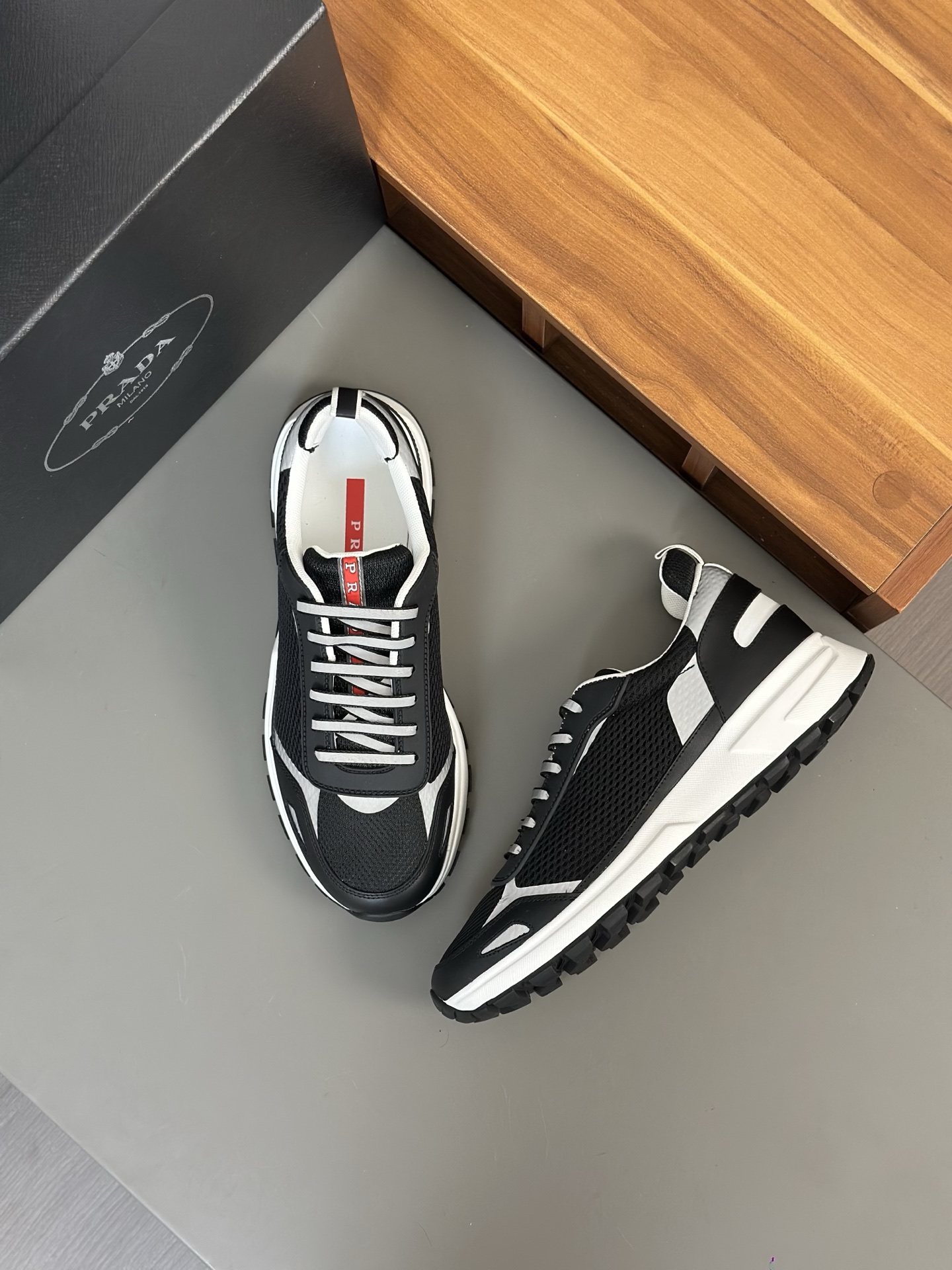 Prada Men's Leather Casual Sneakers with Breathable Mesh and Embossed Logo 3 i1743405782923 2088 0 1