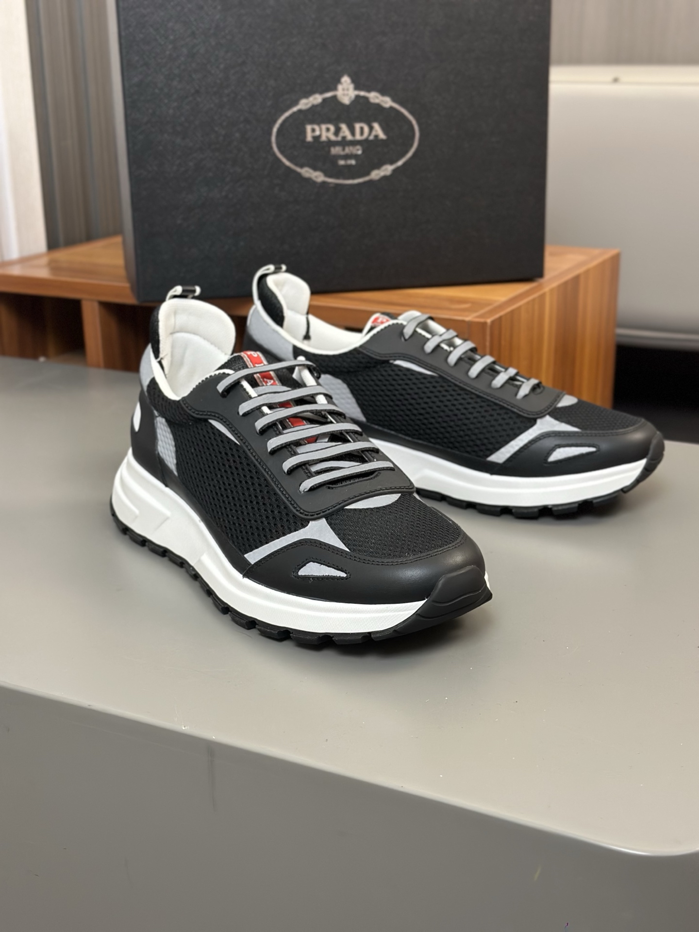Prada Men's Leather Casual Sneakers with Breathable Mesh and Embossed Logo 6 i1743405782957 4494 0 8