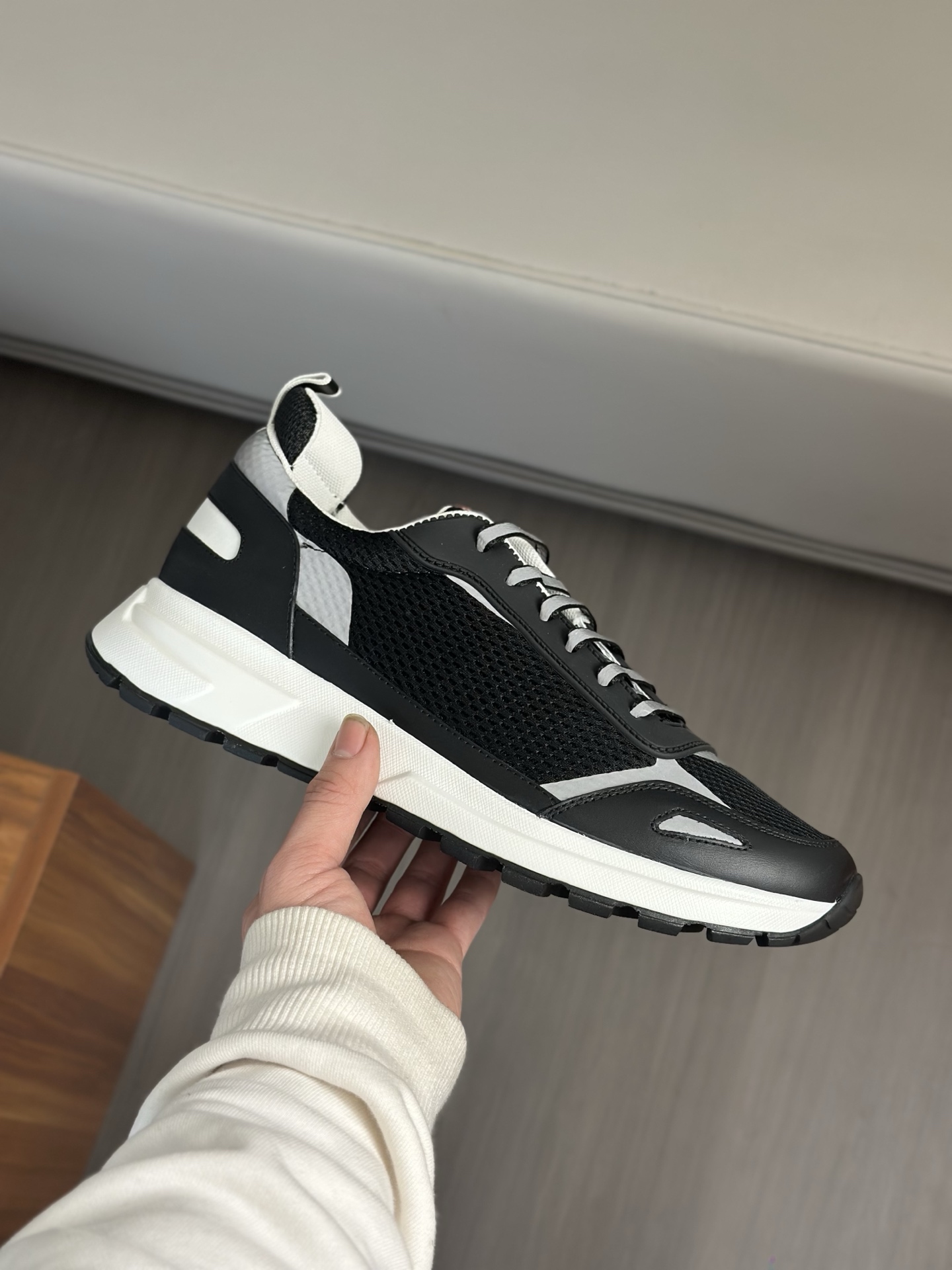 Prada Men's Leather Casual Sneakers with Breathable Mesh and Embossed Logo 5 i1743405782974 5203 0 3