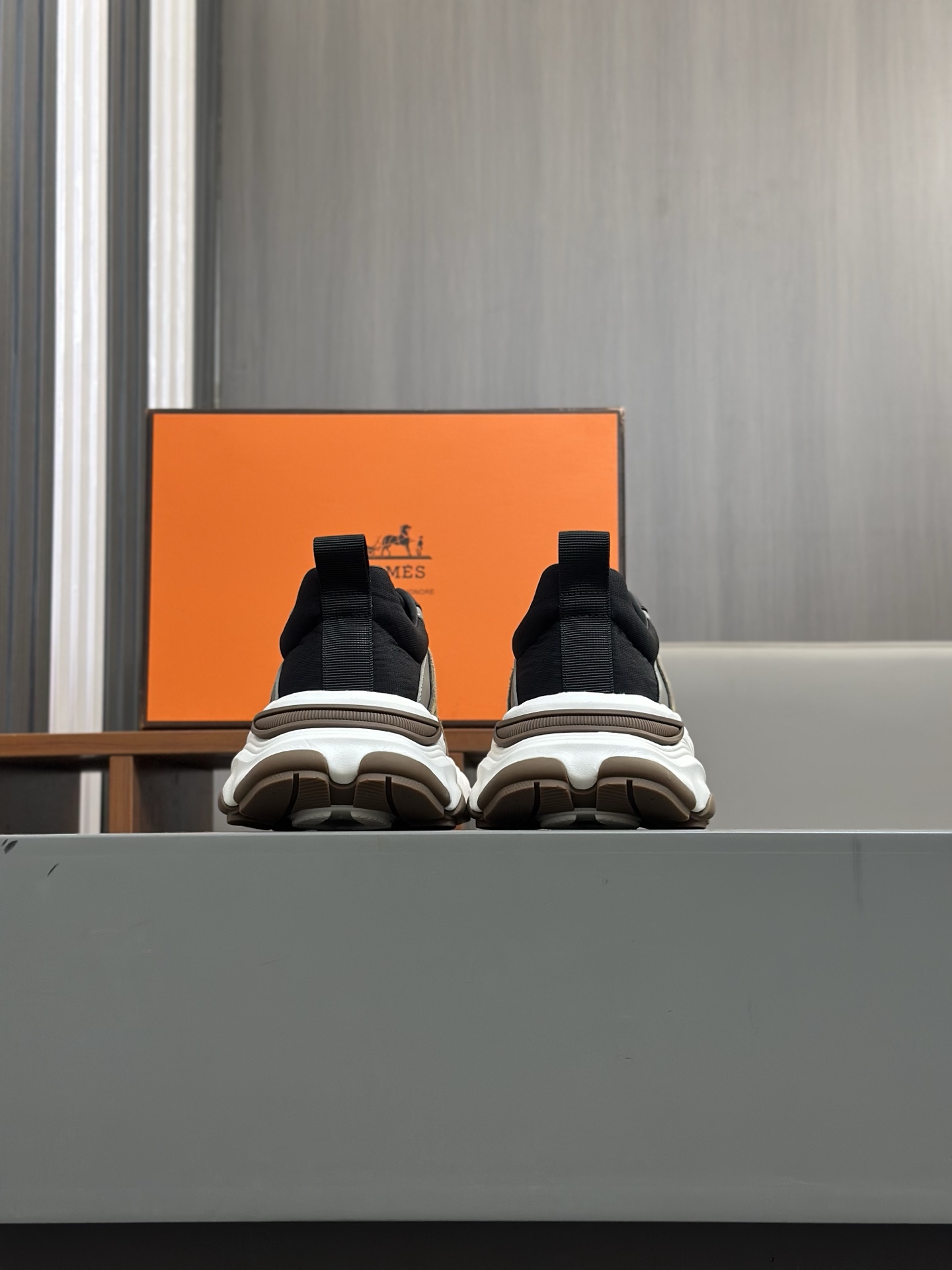 Hermès Men's High-Top Leather Sneakers - Modern Style & Comfort 8 i1743406536305 2949 0 6