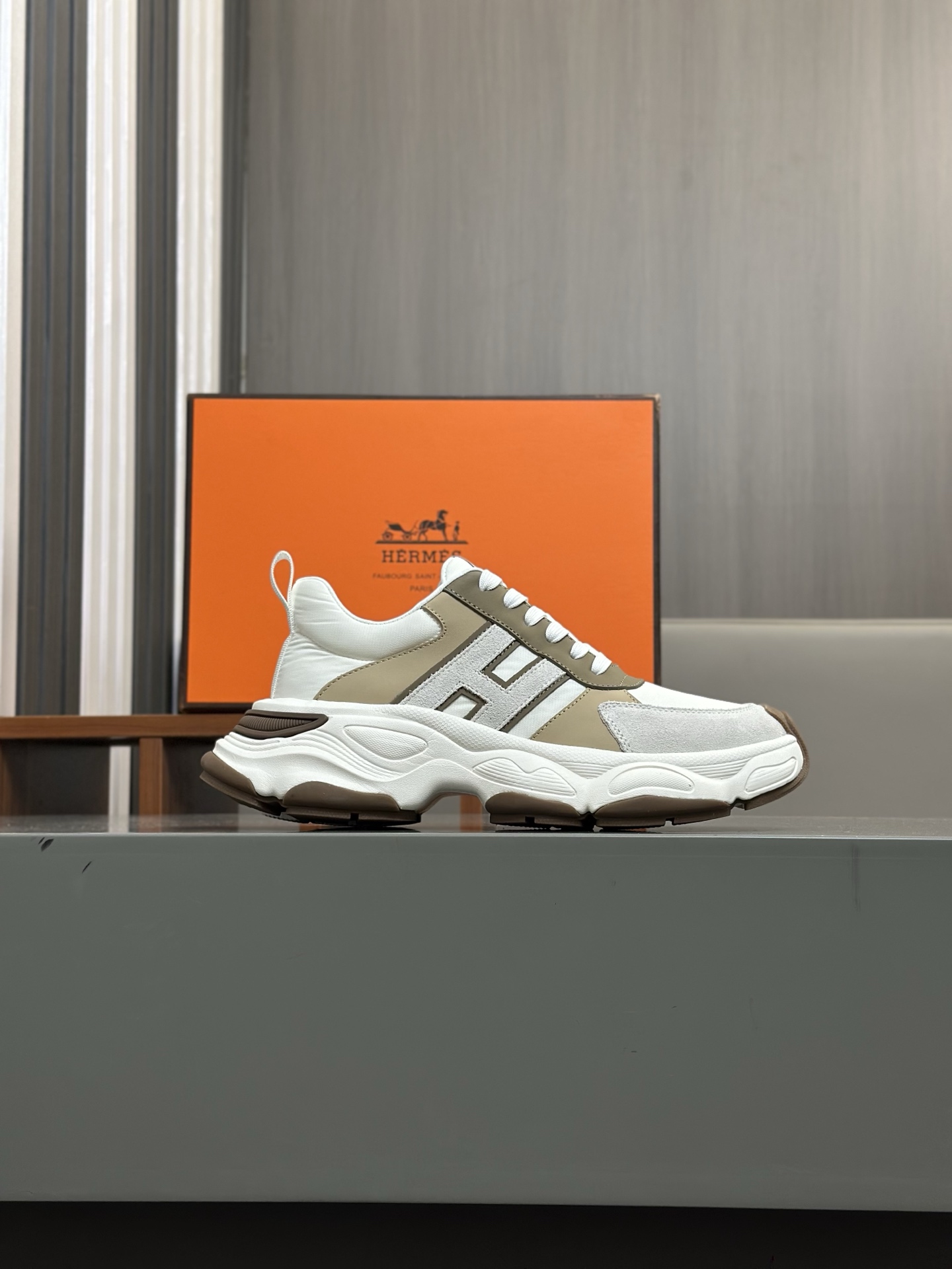 Hermès Men's High-Top Leather Sneakers, Casual and Comfortable for Everyday Wear 4 i1743406606220 205 0 2