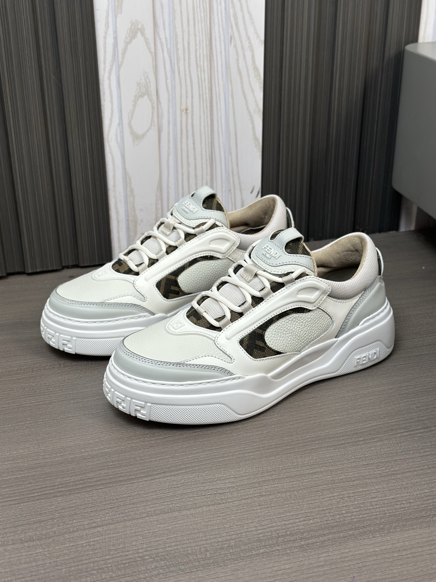 [FENDI] Fendi P380-Calidad de gama alta Original casual sneakers- Parte superior: piel de becerro na