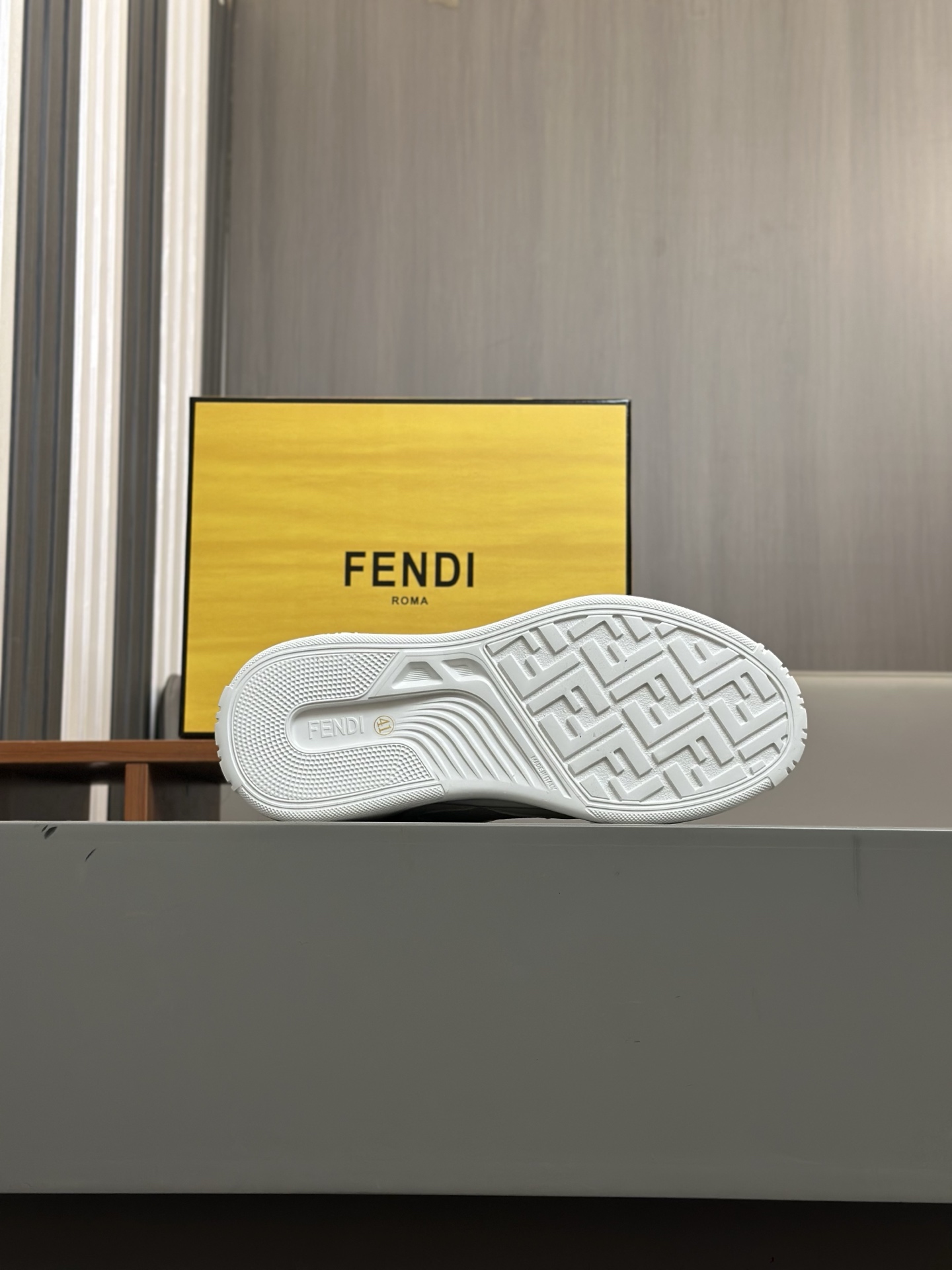 [FENDI] Fendi P380-Calidad de gama alta Original casual sneakers- Parte superior: piel de becerro na