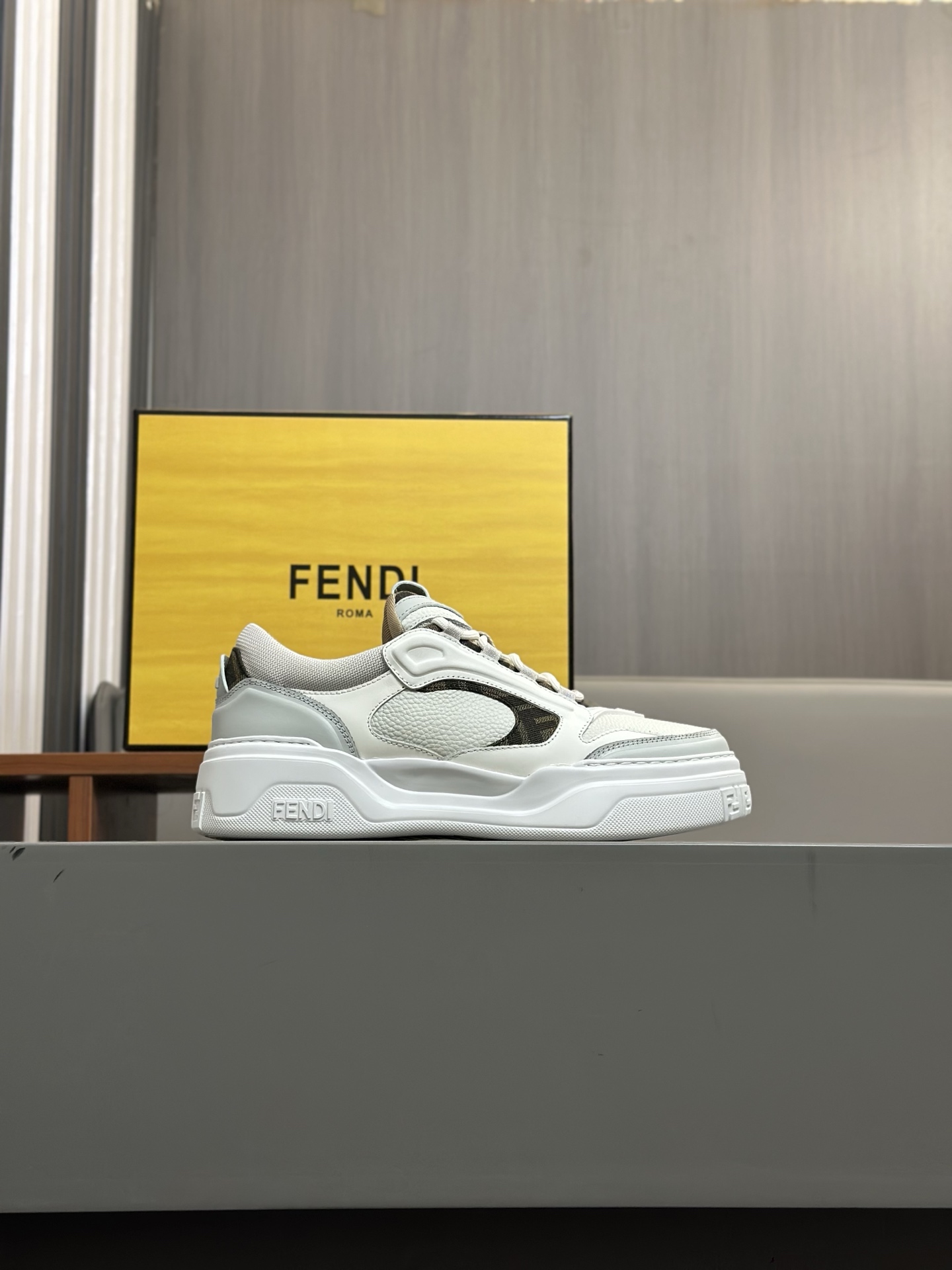 [FENDI] Fendi P380-Calidad de gama alta Original casual sneakers- Parte superior: piel de becerro na