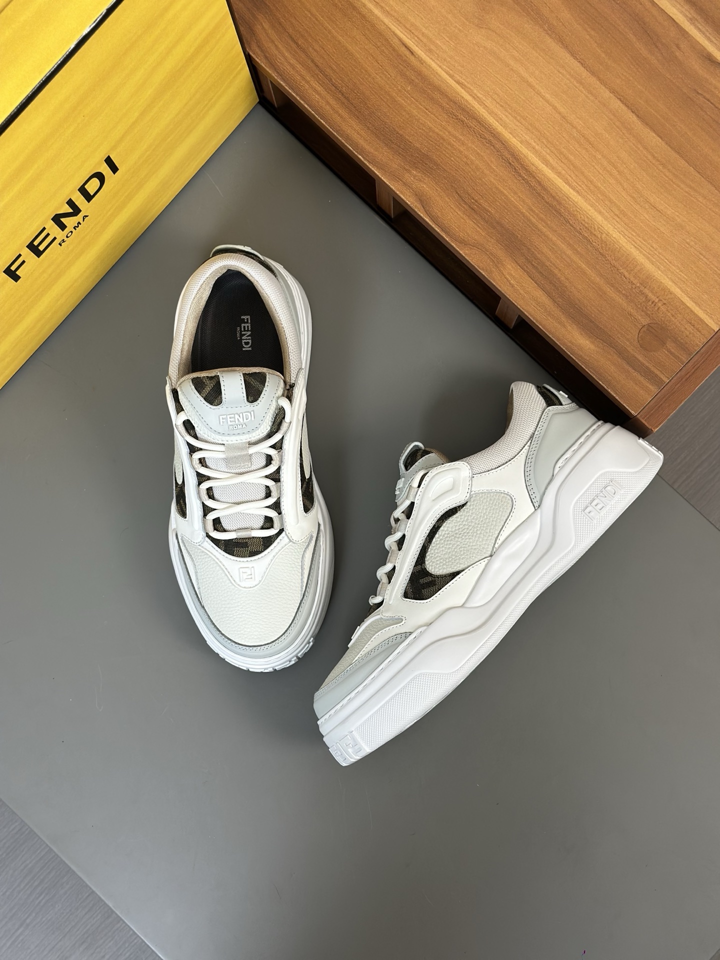 [FENDI] Fendi P380-Calidad de gama alta Original casual sneakers- Parte superior: piel de becerro na