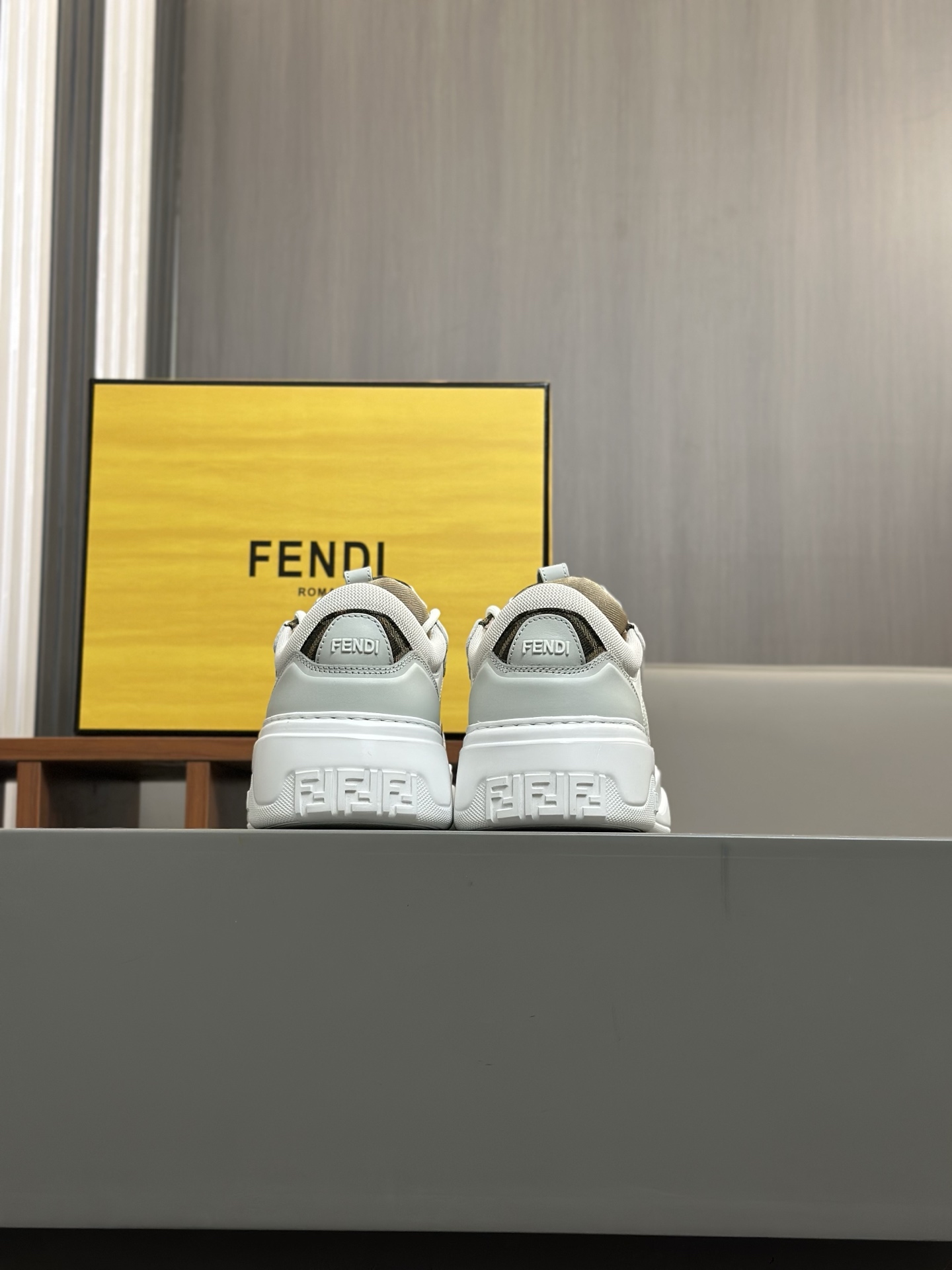 [FENDI] Fendi P380-Calidad de gama alta Original casual sneakers- Parte superior: piel de becerro na