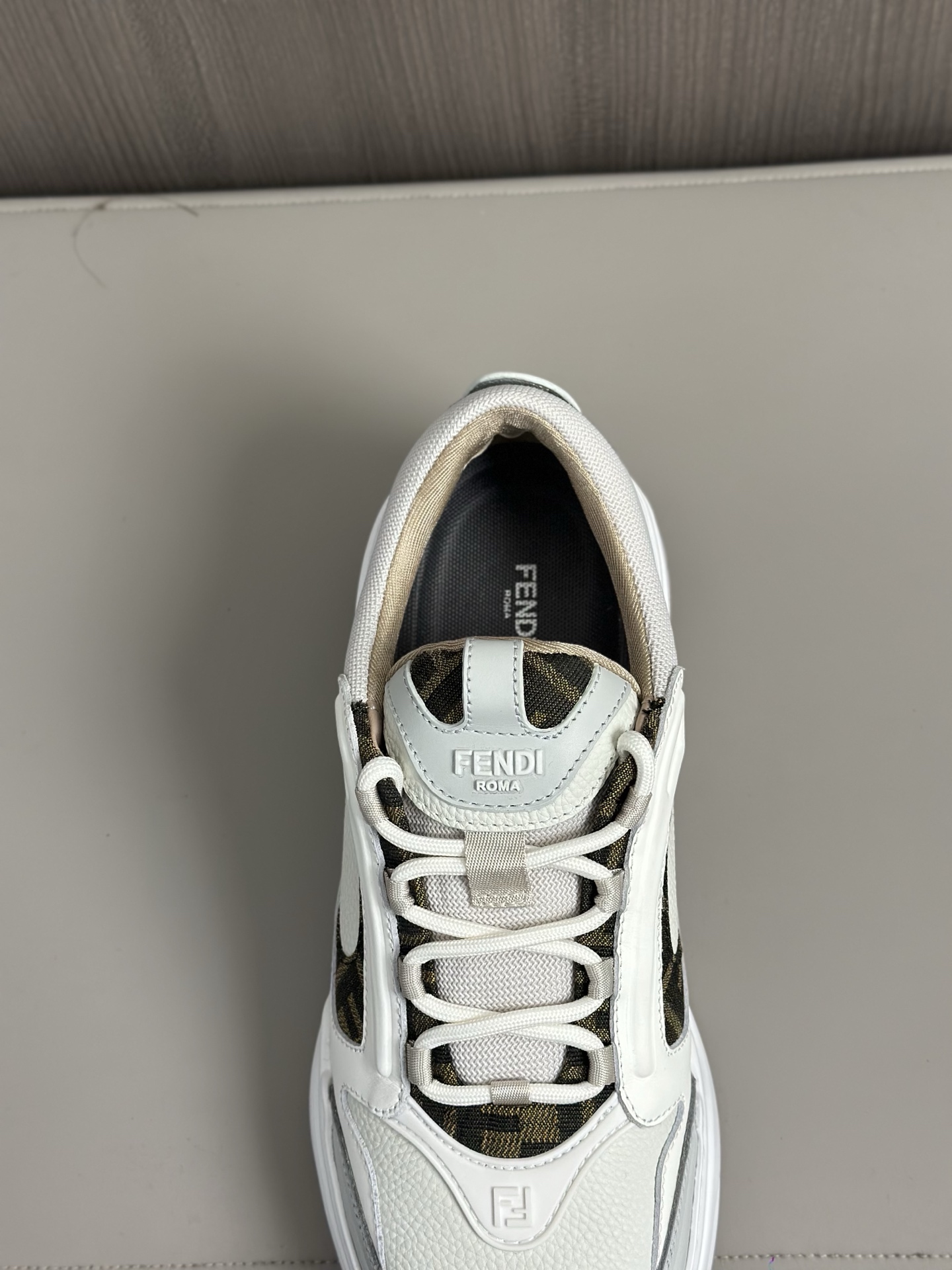 [FENDI] Fendi P380-Calidad de gama alta Original casual sneakers- Parte superior: piel de becerro na