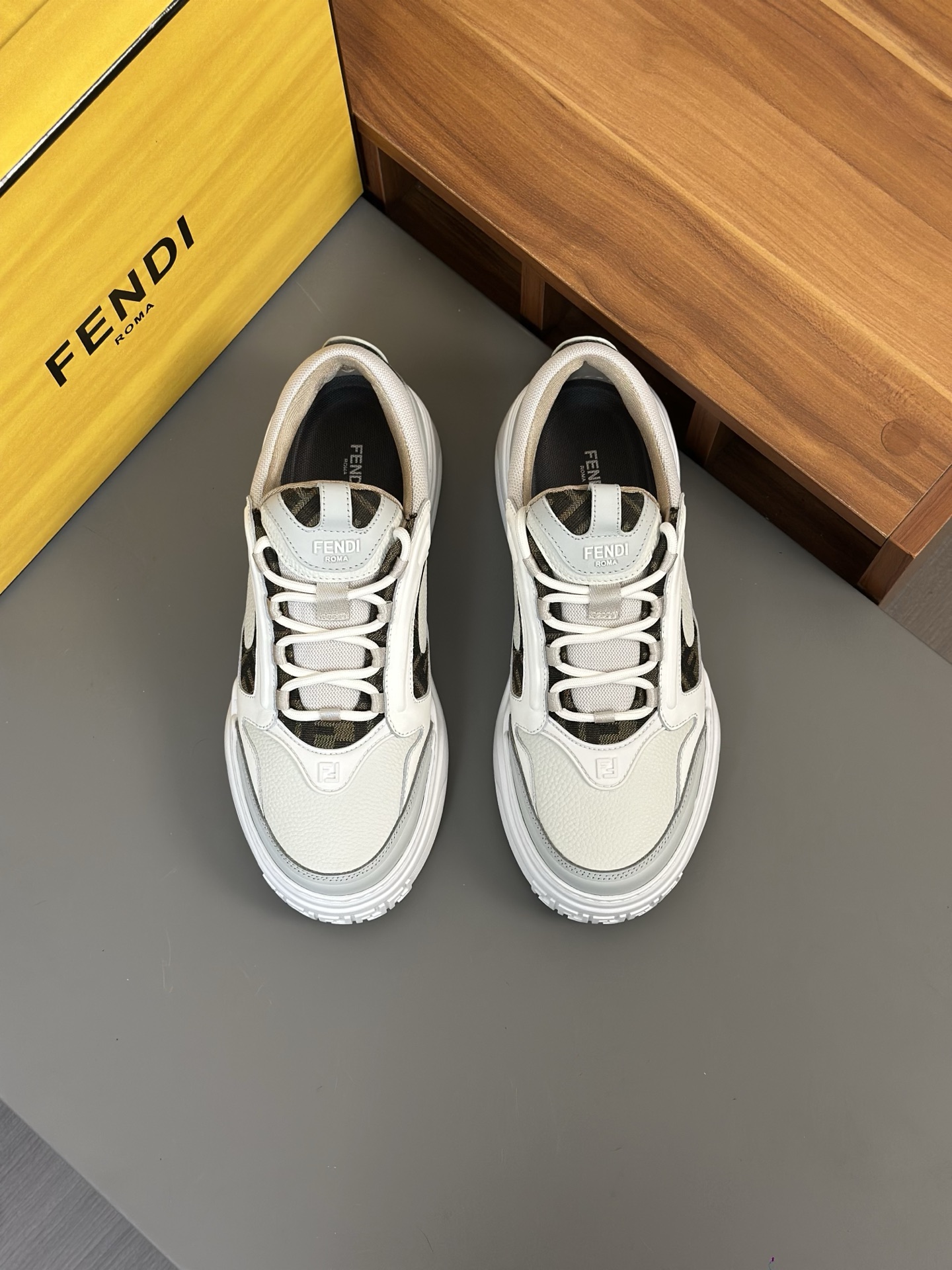 [FENDI] Fendi P380-Calidad de gama alta Original casual sneakers- Parte superior: piel de becerro na