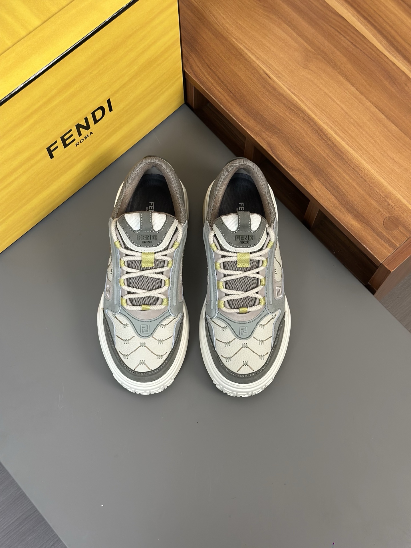 [FENDI] Fendi P410-Calidad de gama alta Original zapatillas de deporte casuales- Parte superior: pie