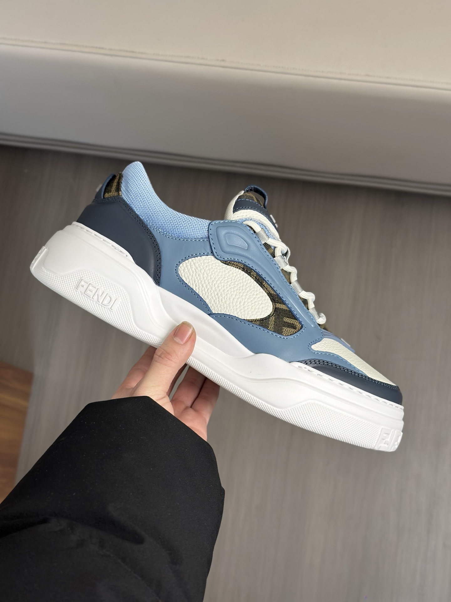 [FENDI] Fendi P380-Calidad de gama alta Original casual sneakers- Parte superior: piel de becerro na