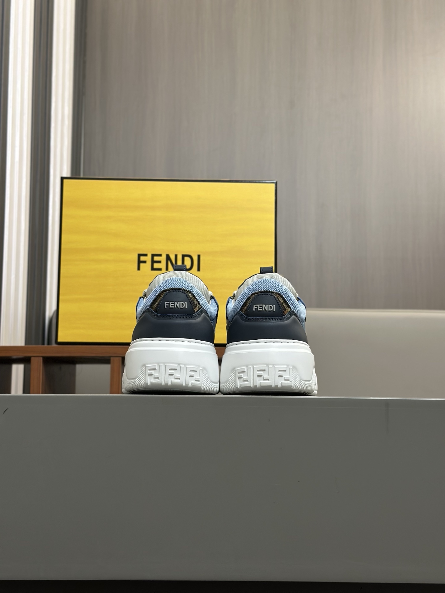 [FENDI] Fendi P380-Calidad de gama alta Original casual sneakers- Parte superior: piel de becerro na