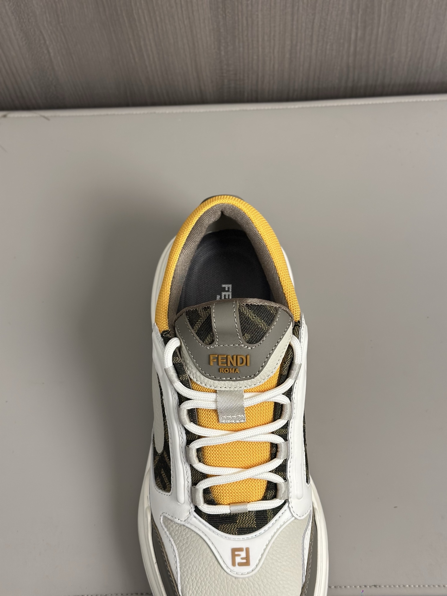 [FENDI] Fendi P380-Calidad de gama alta Original casual sneakers- Parte superior: piel de becerro na