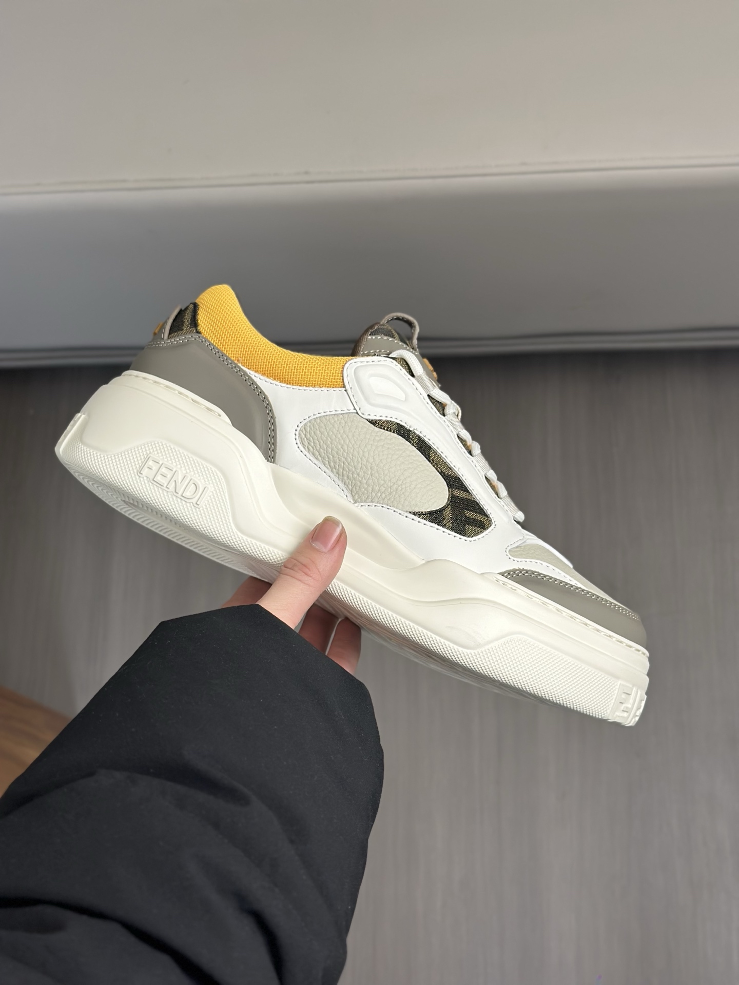 [FENDI] Fendi P380-Calidad de gama alta Original casual sneakers- Parte superior: piel de becerro na