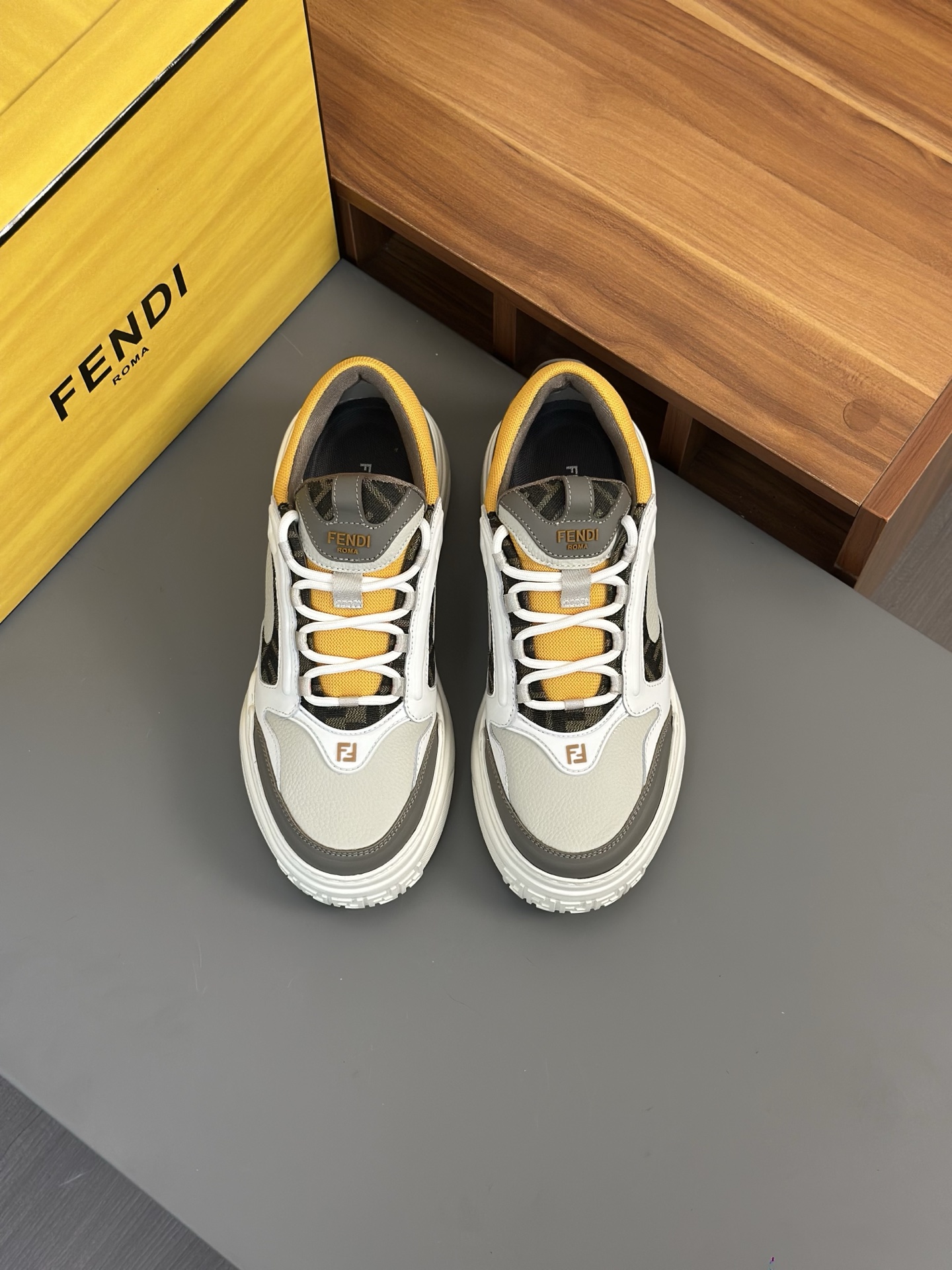 [FENDI] Fendi P380-Calidad de gama alta Original casual sneakers- Parte superior: piel de becerro na