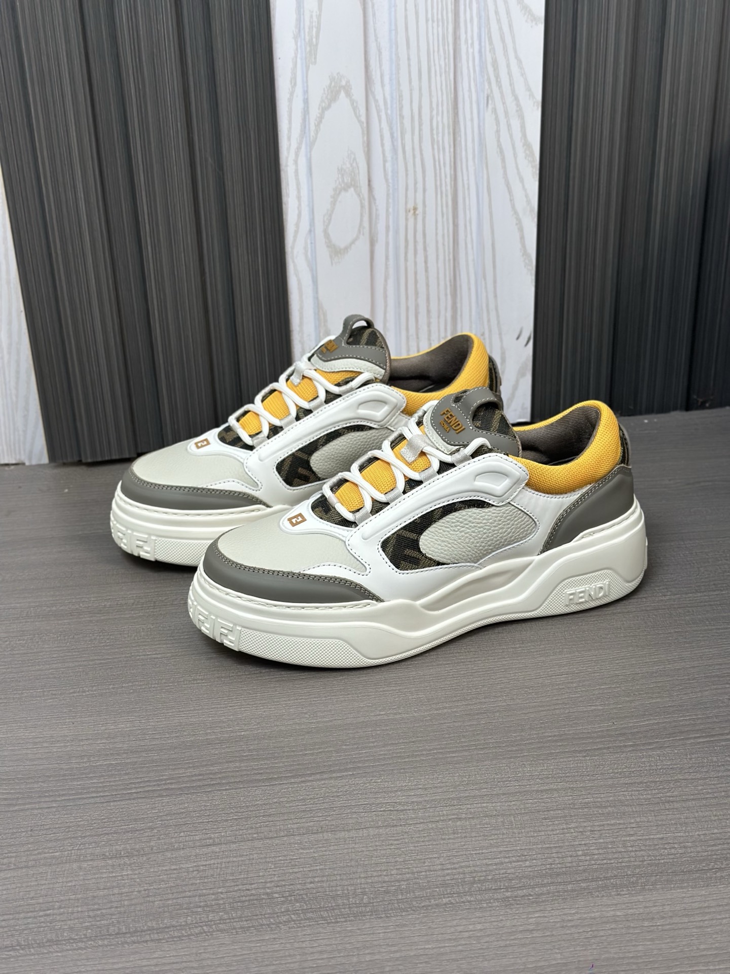 [FENDI] Fendi P380-Calidad de gama alta Original casual sneakers- Parte superior: piel de becerro na