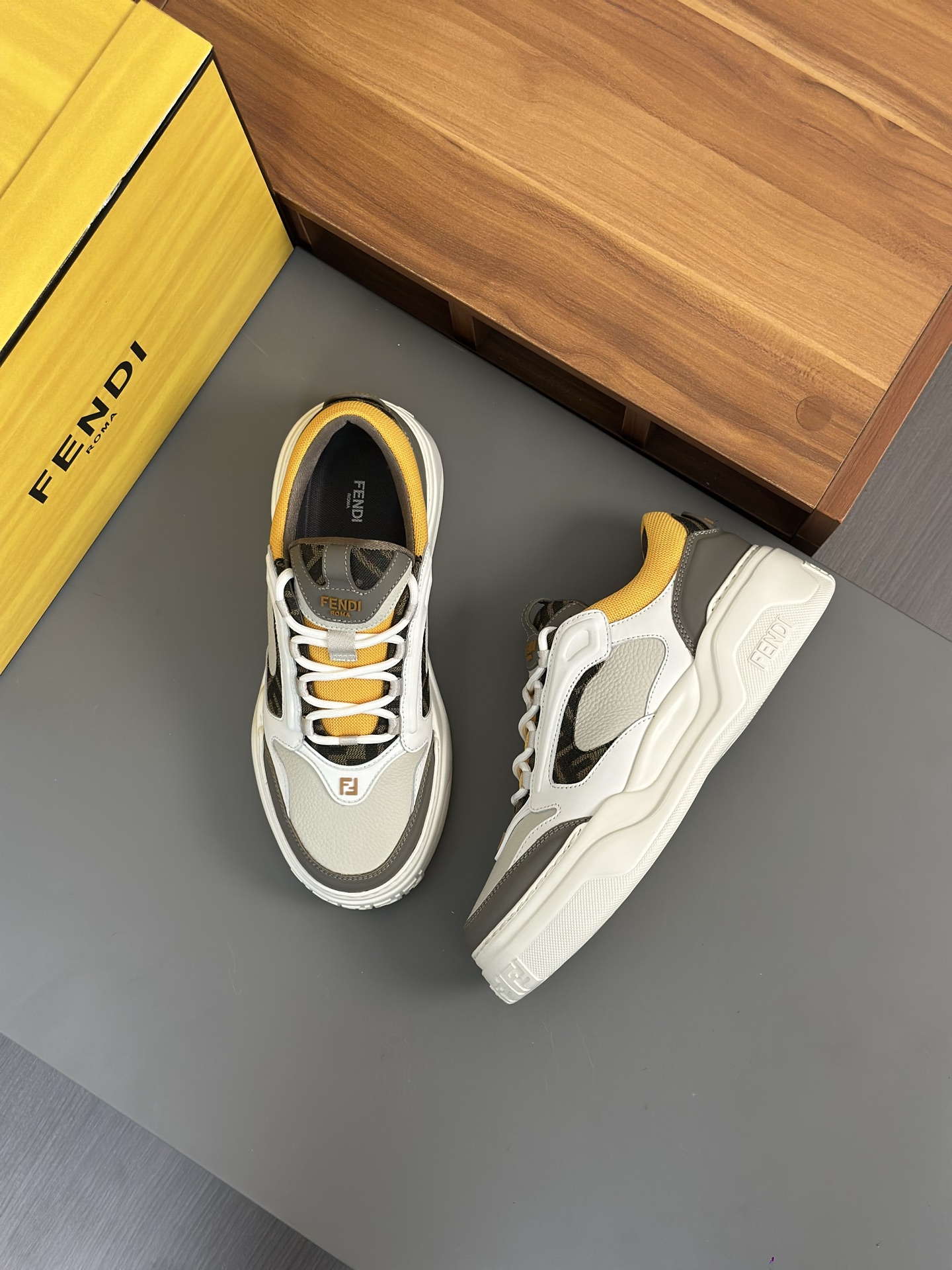 [FENDI] Fendi P380-Calidad de gama alta Original casual sneakers- Parte superior: piel de becerro na