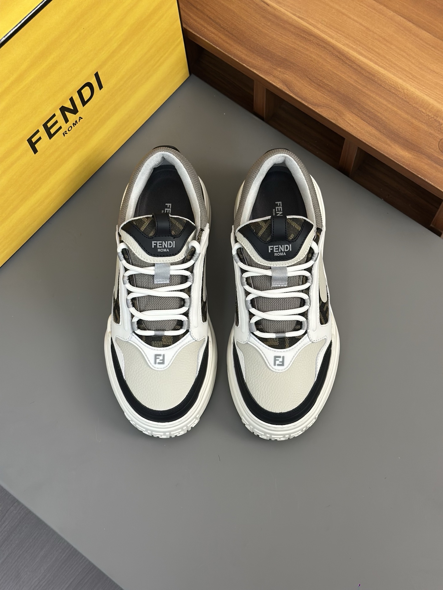 [FENDI] Fendi P380-Calidad de gama alta Original casual sneakers- Parte superior: piel de becerro na