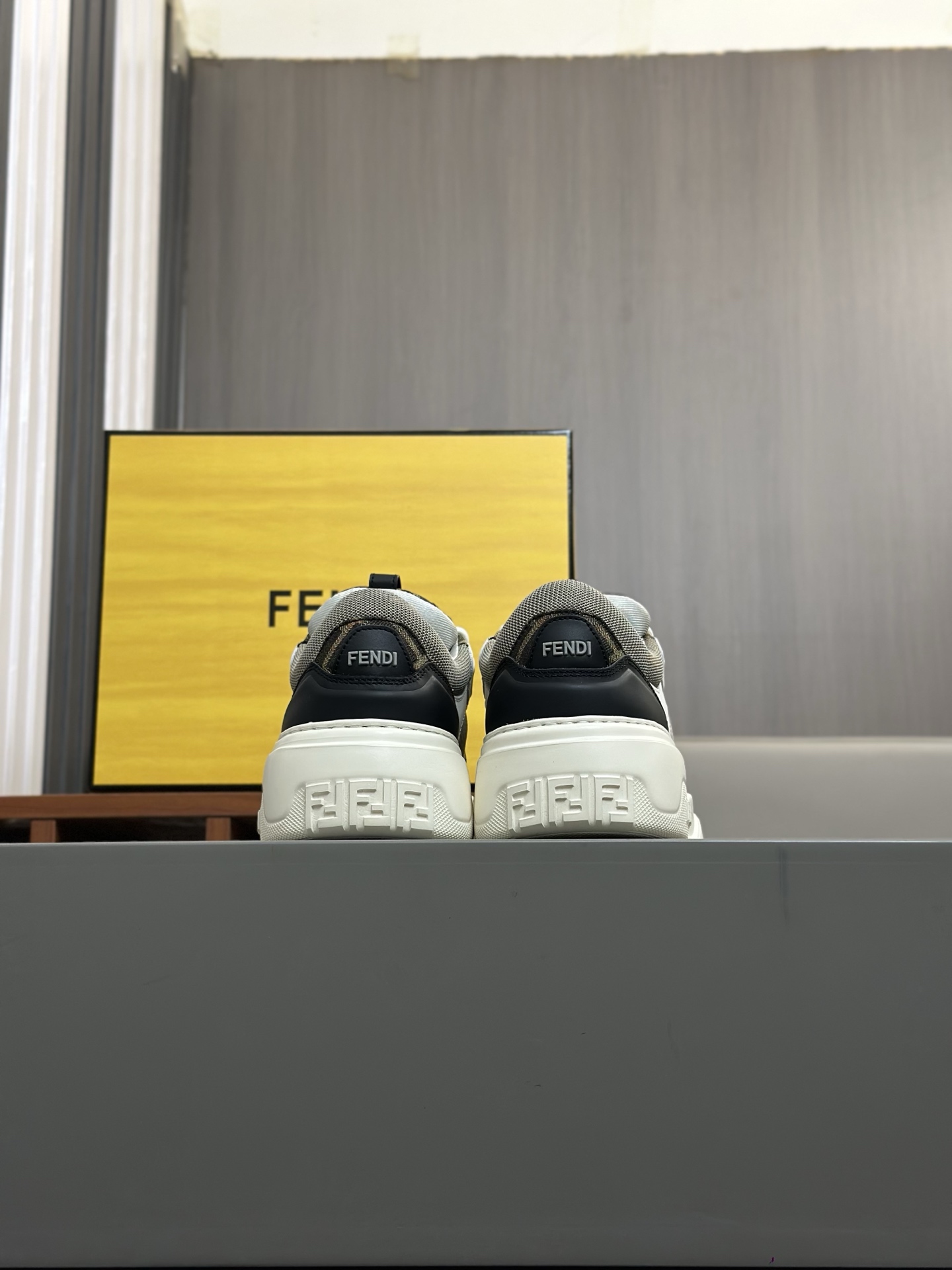 [FENDI] Fendi P380-Calidad de gama alta Original casual sneakers- Parte superior: piel de becerro na