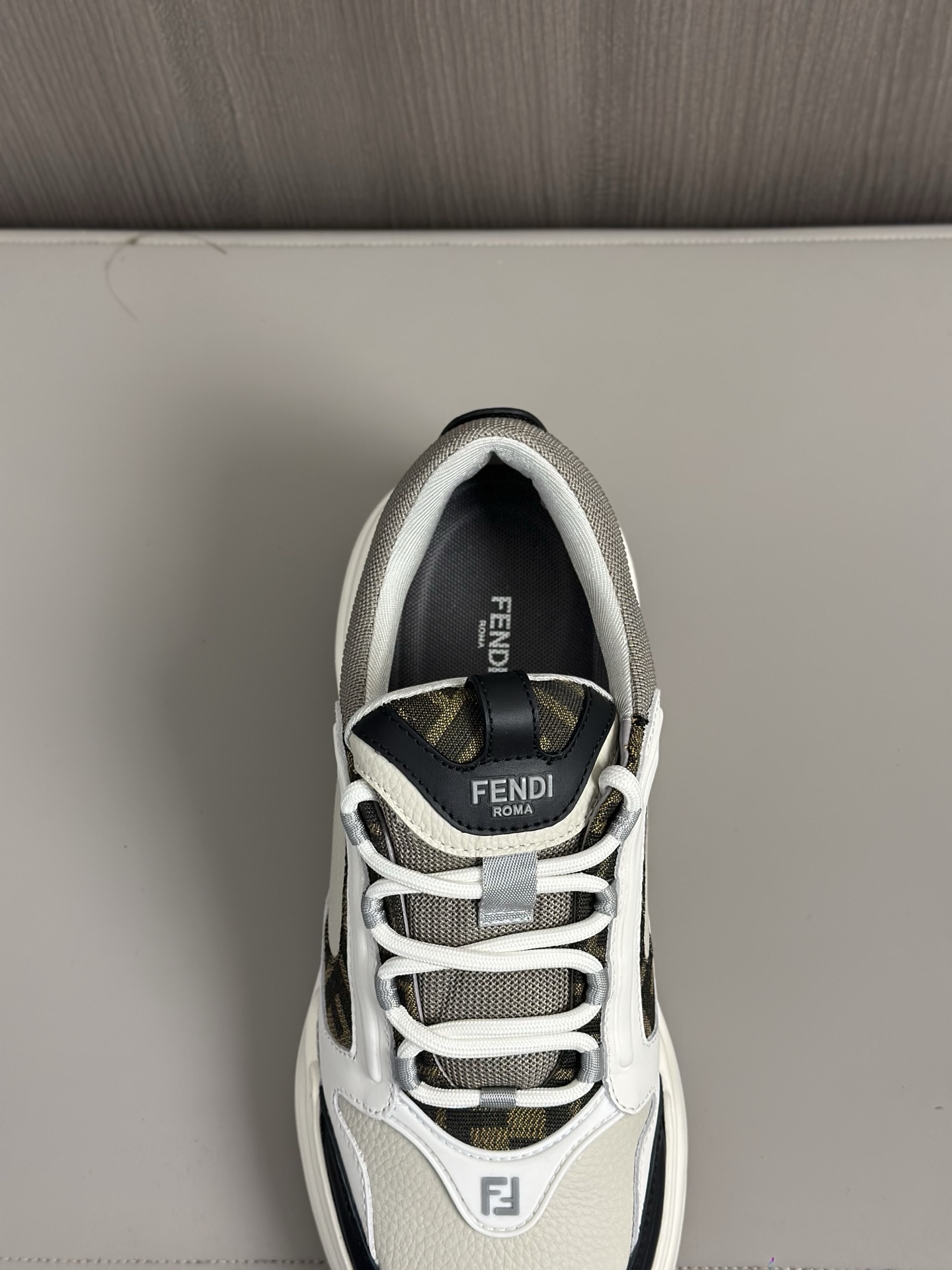 [FENDI] Fendi P380-Calidad de gama alta Original casual sneakers- Parte superior: piel de becerro na