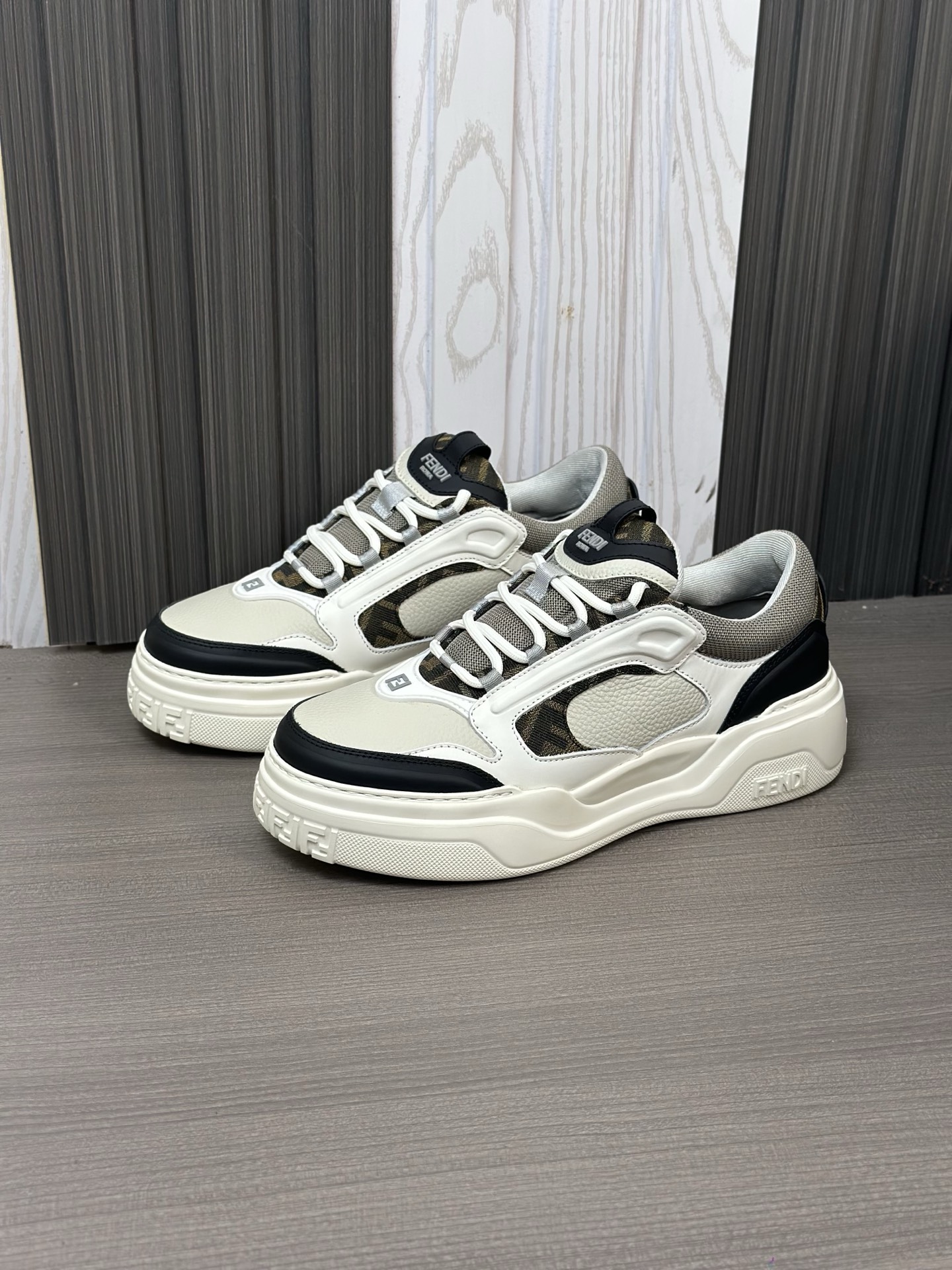 [FENDI] Fendi P380-Calidad de gama alta Original casual sneakers- Parte superior: piel de becerro na