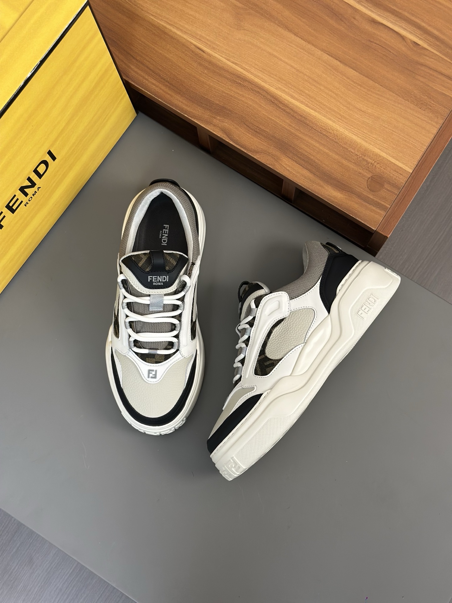 [FENDI] Fendi P380-Calidad de gama alta Original casual sneakers- Parte superior: piel de becerro na