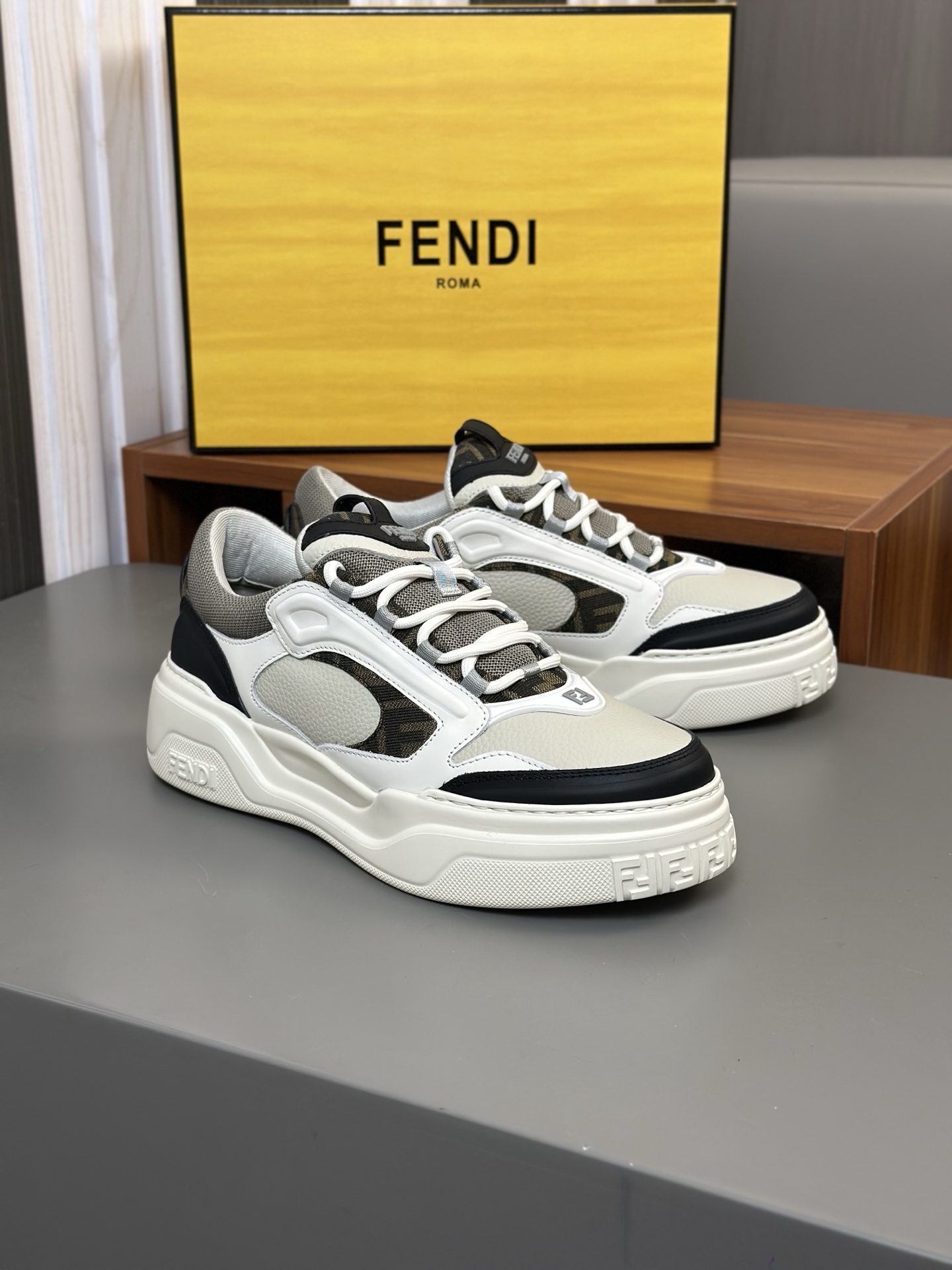 [FENDI] Fendi P380-Calidad de gama alta Original casual sneakers- Parte superior: piel de becerro na
