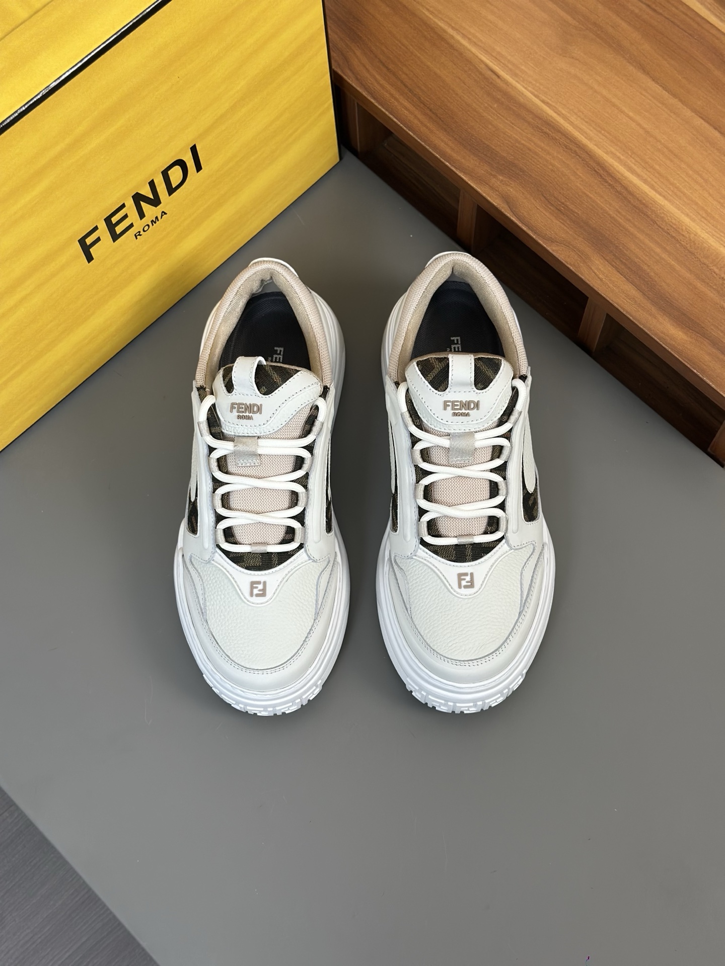 [FENDI] Fendi P380-Calidad de gama alta Original casual sneakers- Parte superior: piel de becerro na