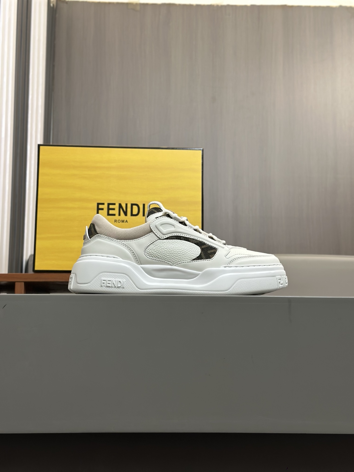 [FENDI] Fendi P380-Calidad de gama alta Original casual sneakers- Parte superior: piel de becerro na