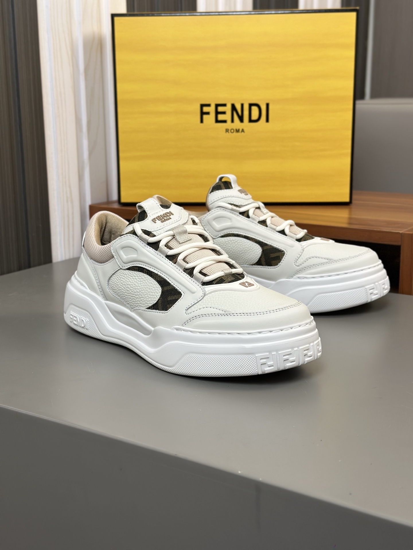 [FENDI] Fendi P380-Calidad de gama alta Original casual sneakers- Parte superior: piel de becerro na