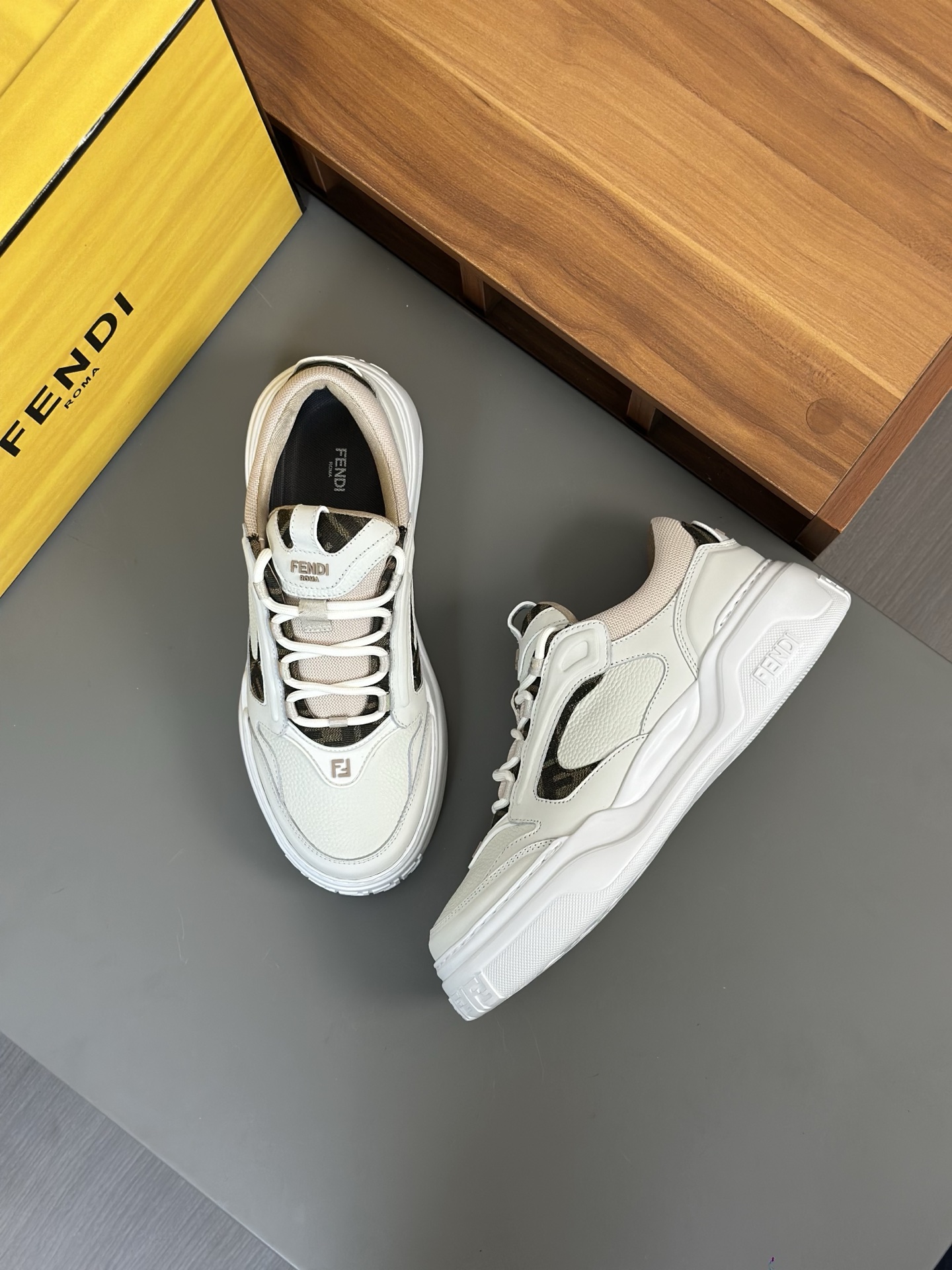[FENDI] Fendi P380-Calidad de gama alta Original casual sneakers- Parte superior: piel de becerro na