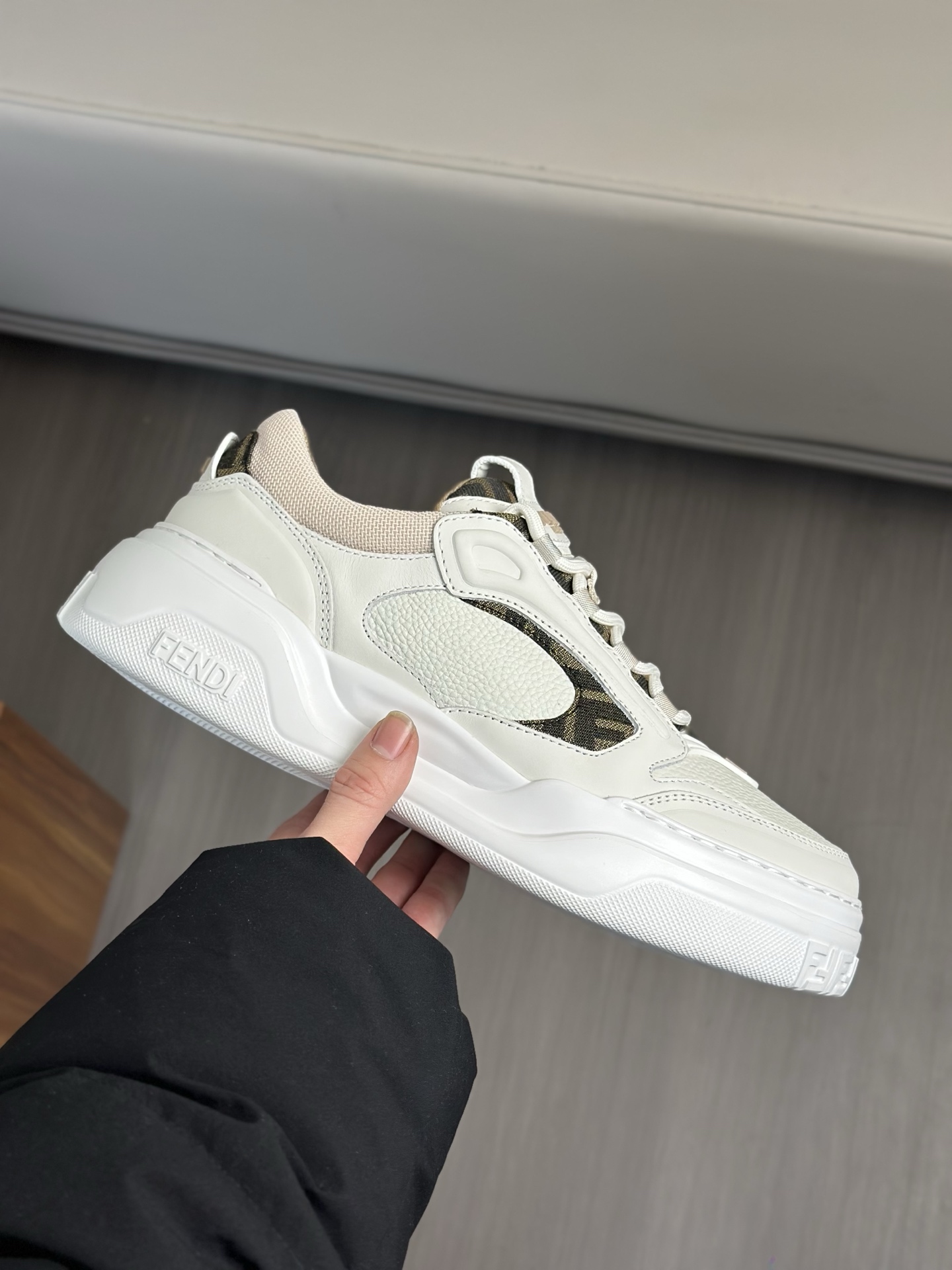 [FENDI] Fendi P380-Calidad de gama alta Original casual sneakers- Parte superior: piel de becerro na