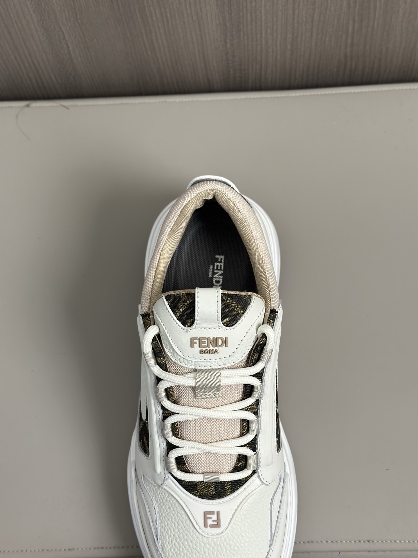 [FENDI] Fendi P380-Calidad de gama alta Original casual sneakers- Parte superior: piel de becerro na